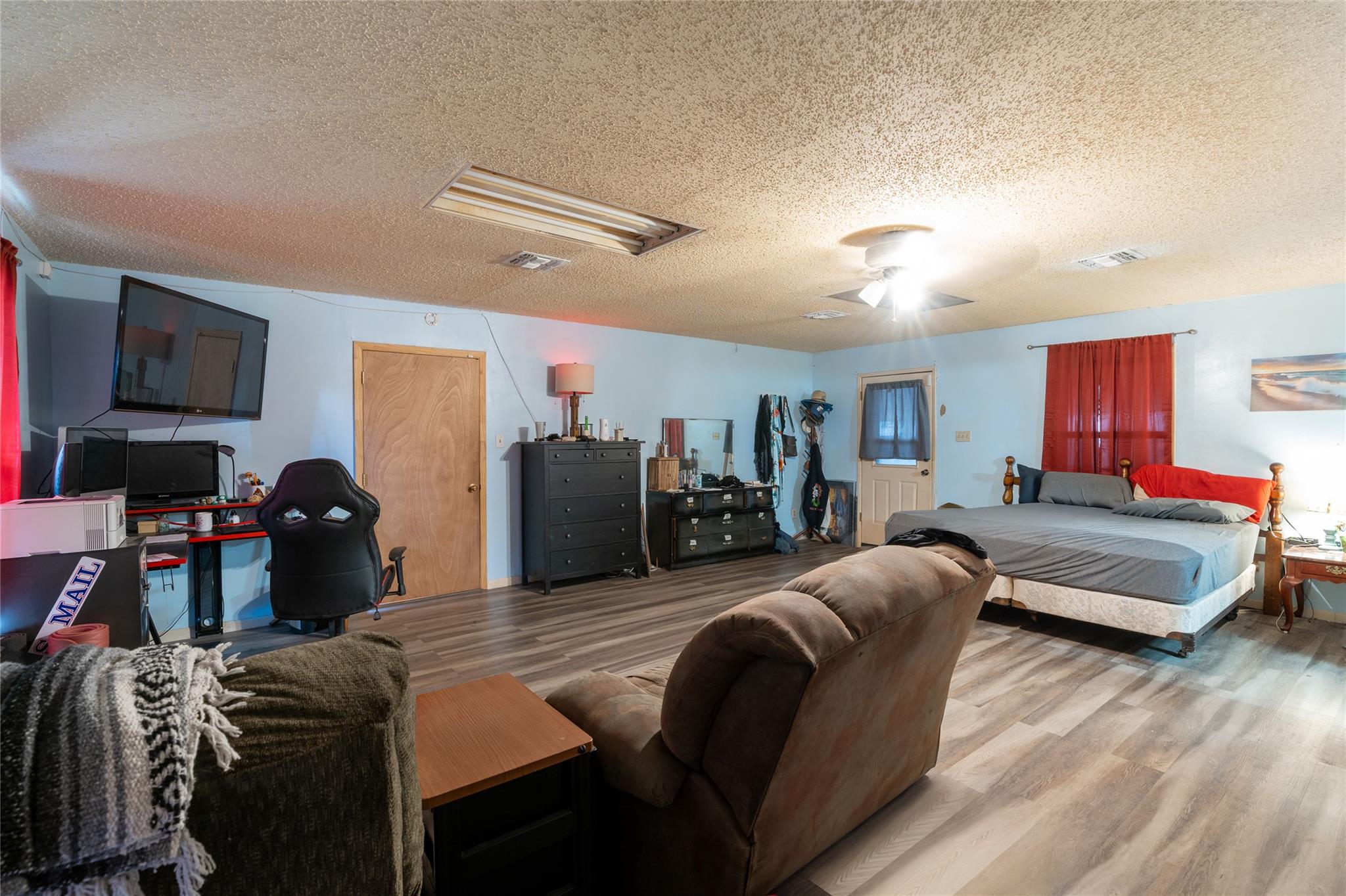 1114 Woodlawn St, Lockhart, TX 78644