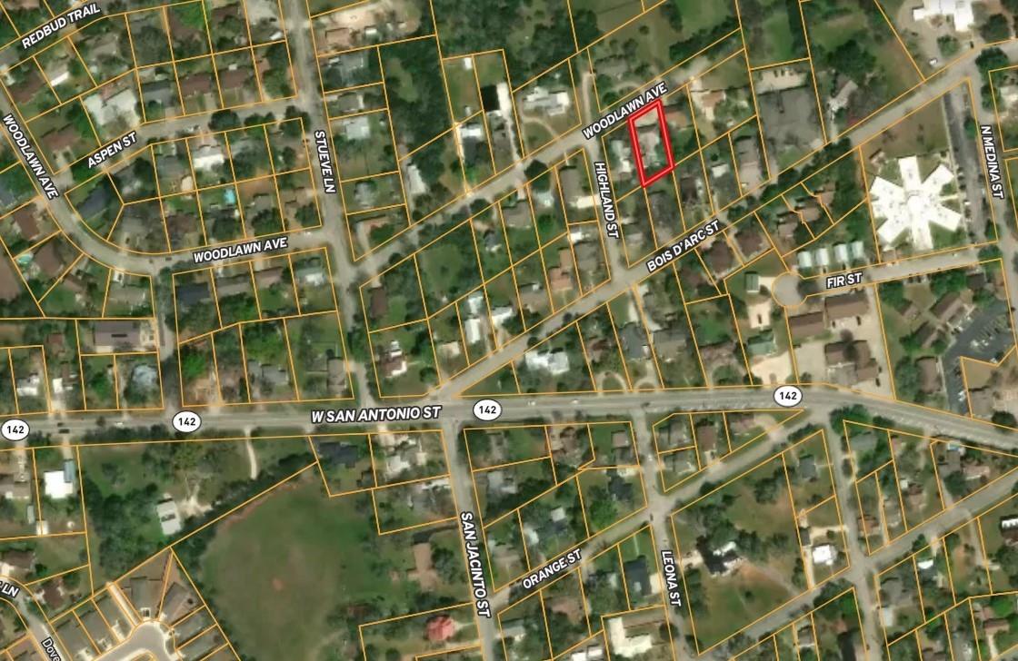 1114 Woodlawn St, Lockhart, TX 78644