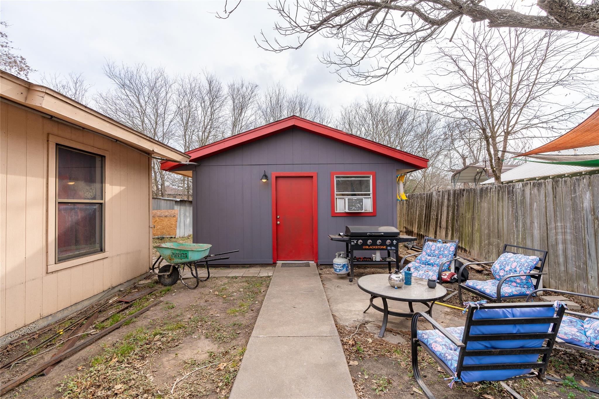 1114 Woodlawn St, Lockhart, TX 78644