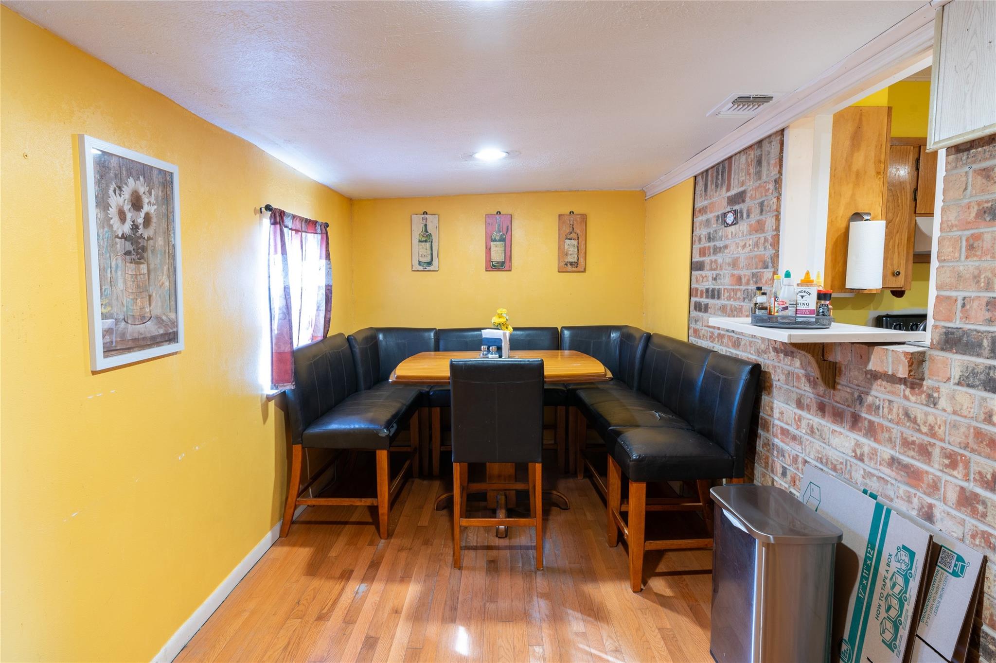 1114 Woodlawn St, Lockhart, TX 78644