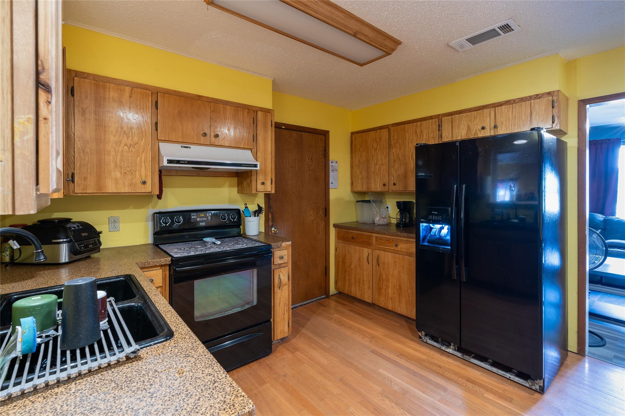 1114 Woodlawn St, Lockhart, TX 78644