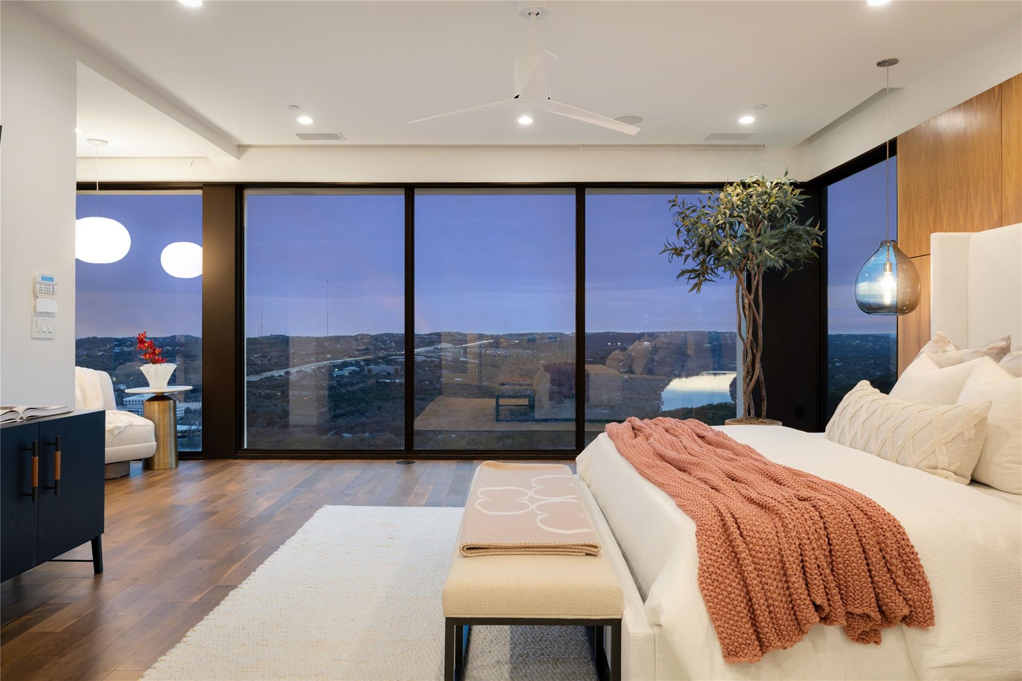 6607 W COURTYARD Dr, Austin, TX 78730