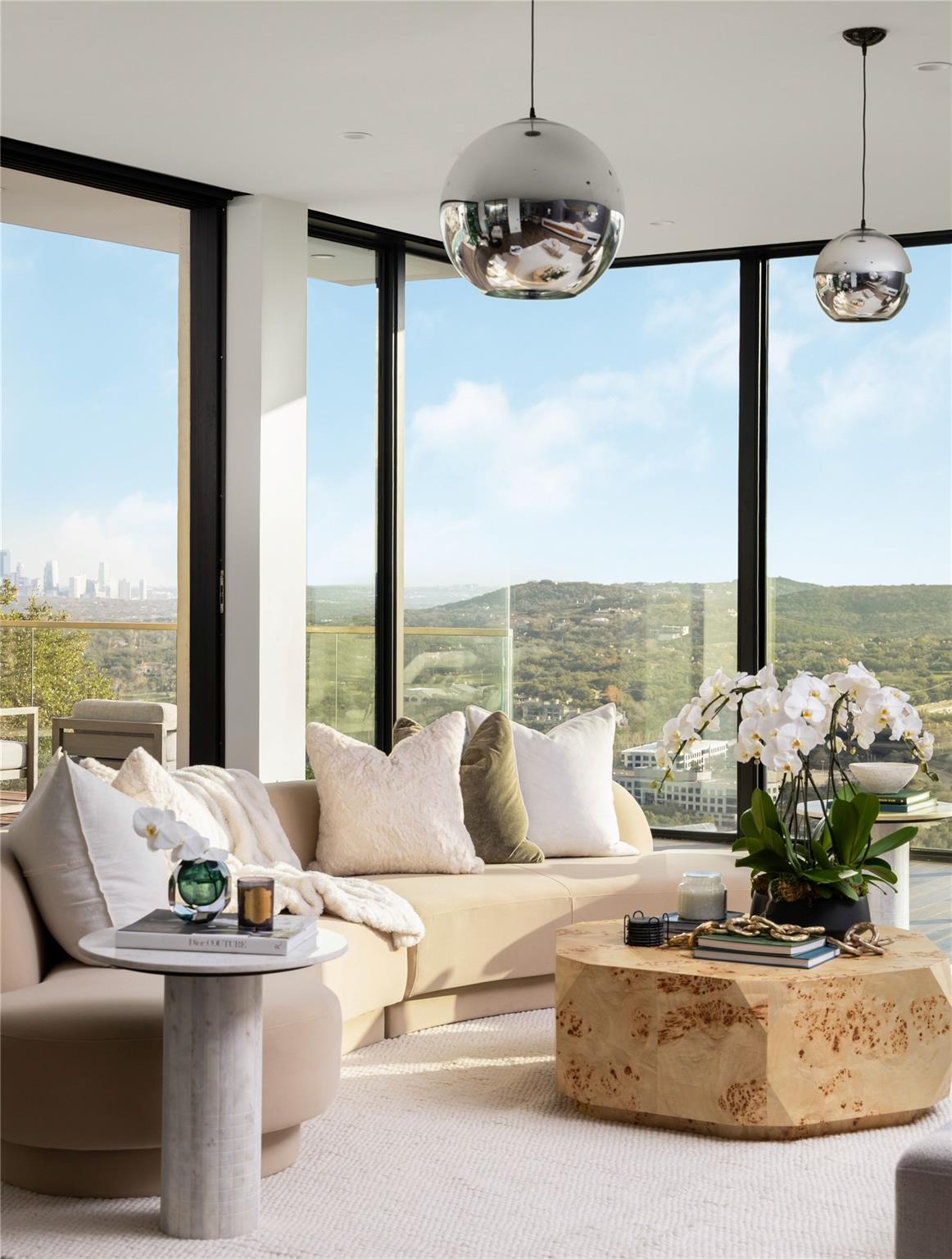 6607 W COURTYARD Dr, Austin, TX 78730