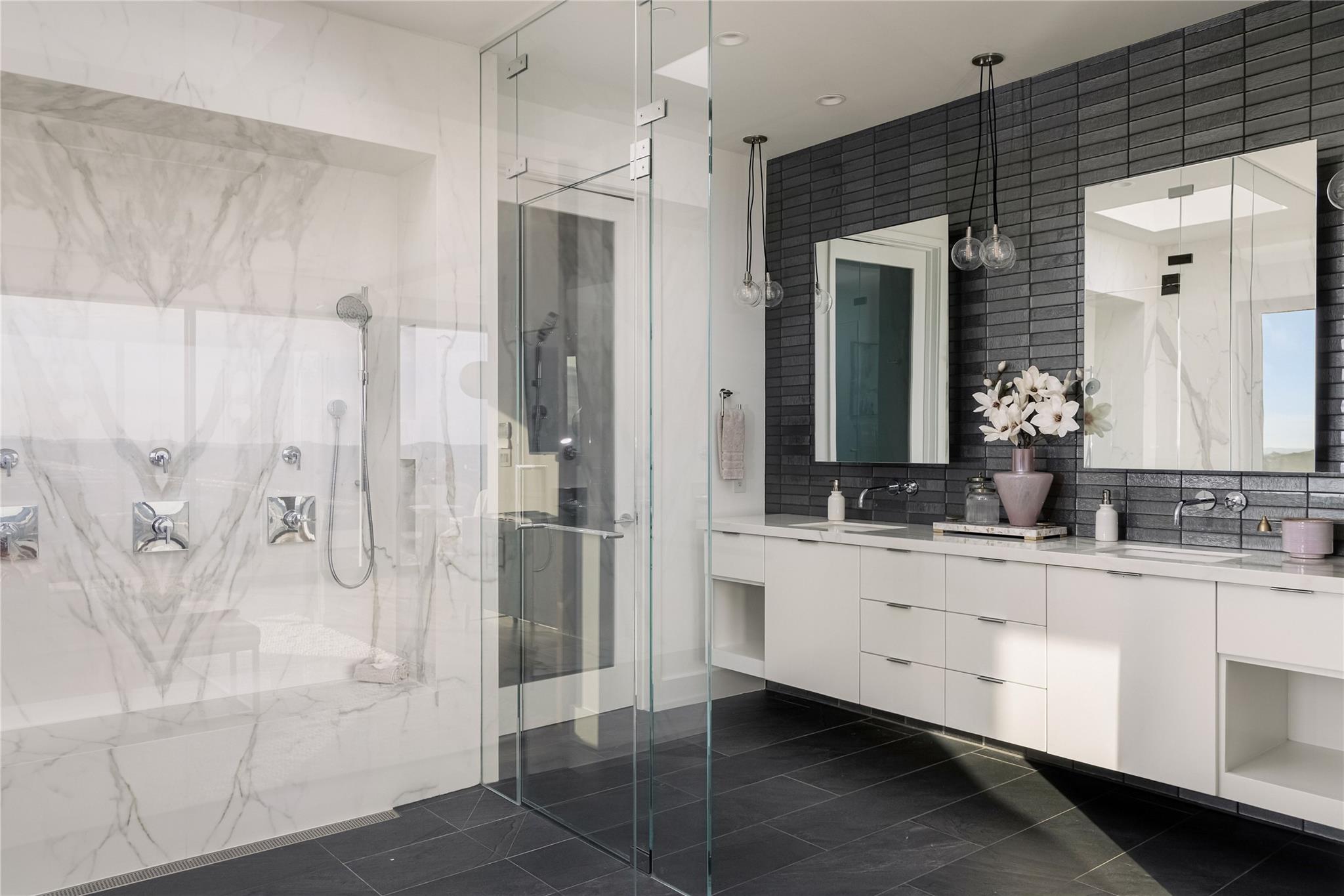 6607 W COURTYARD Dr, Austin, TX 78730