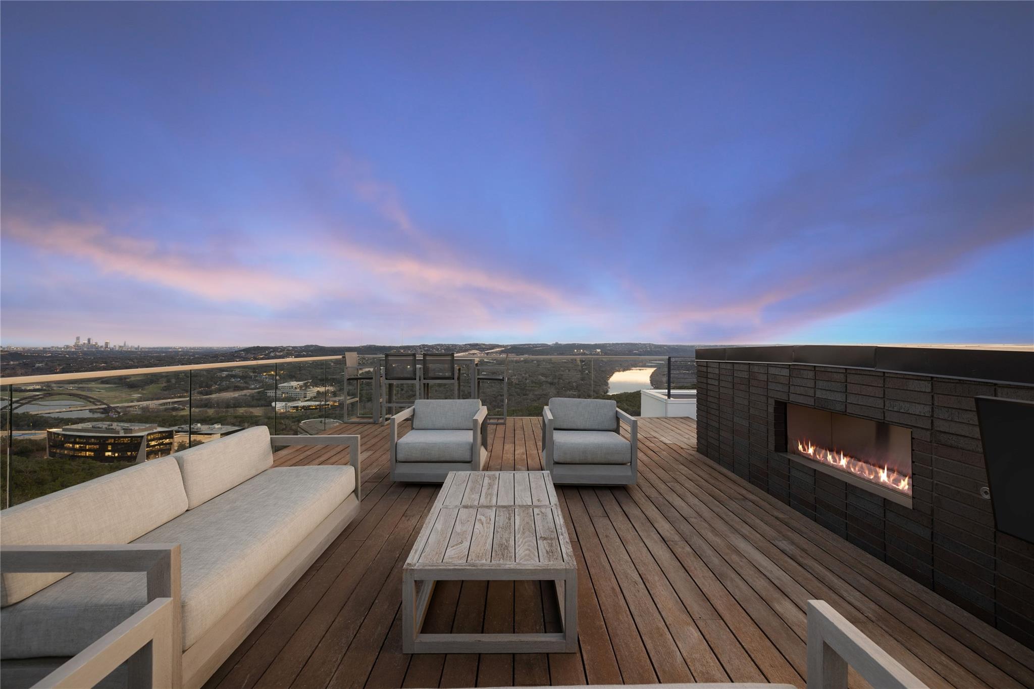 6607 W COURTYARD Dr, Austin, TX 78730