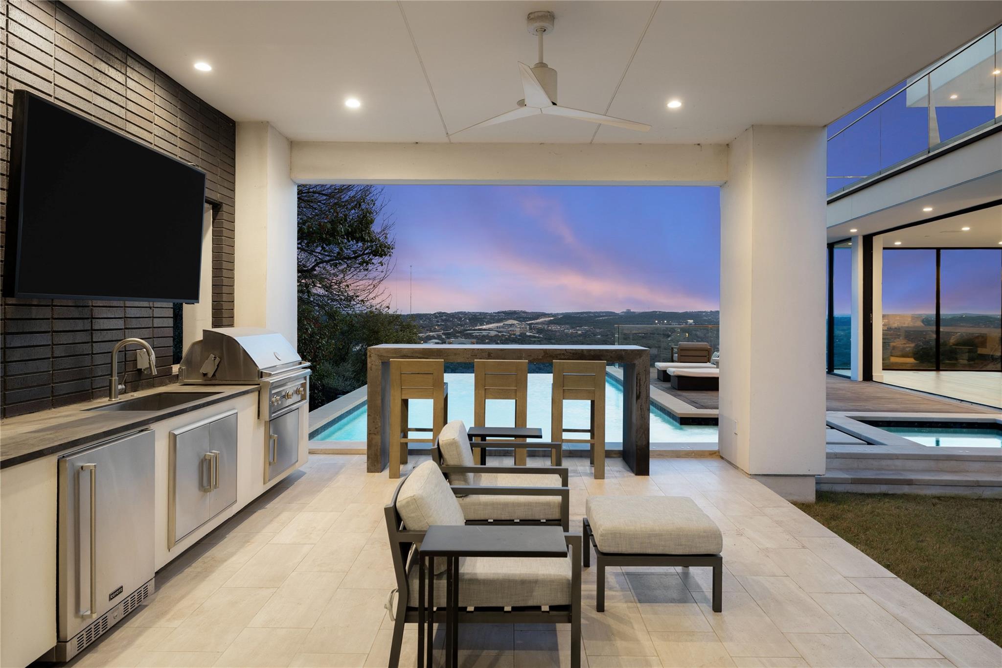 6607 W COURTYARD Dr, Austin, TX 78730