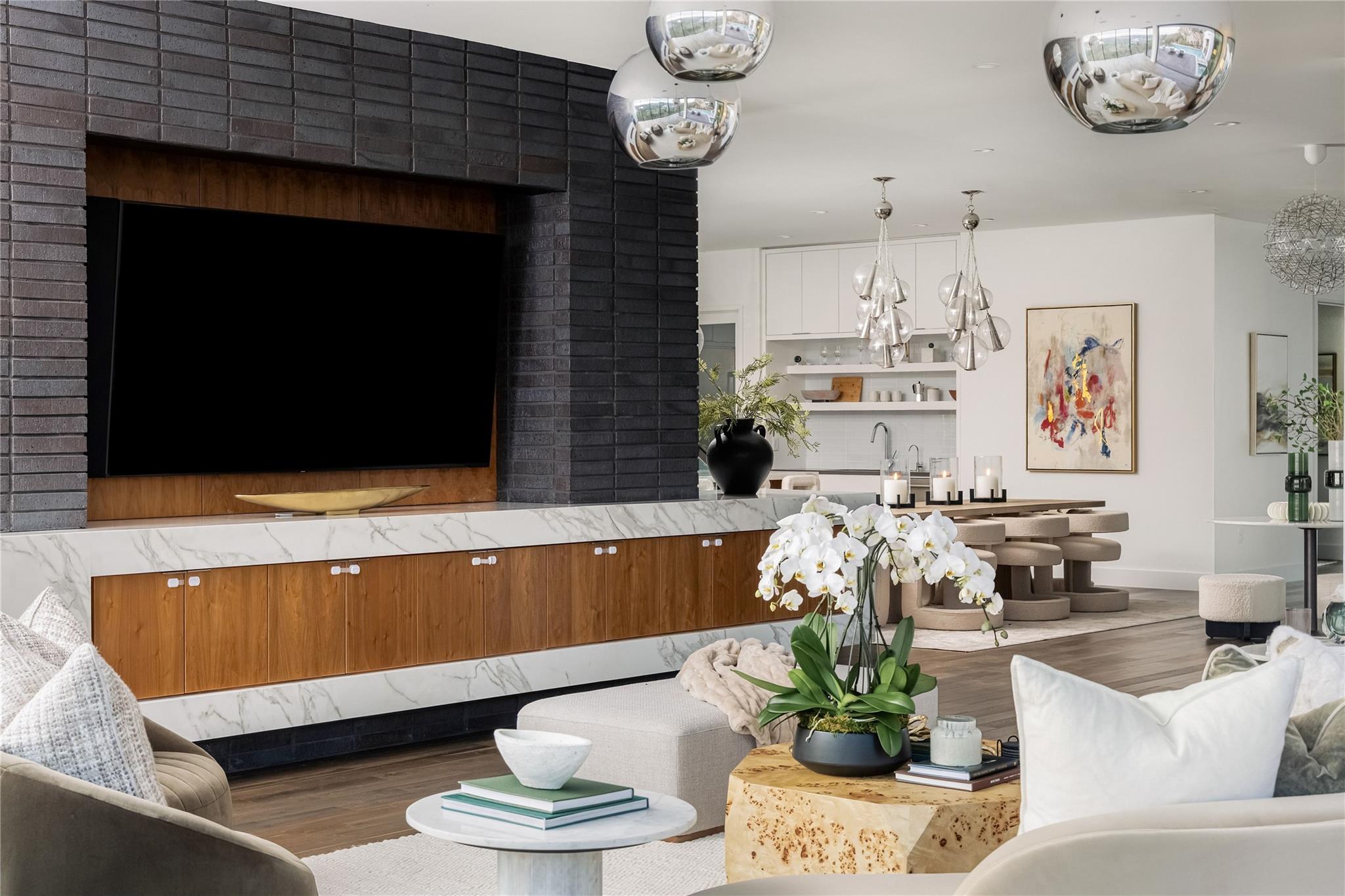 6607 W COURTYARD Dr, Austin, TX 78730