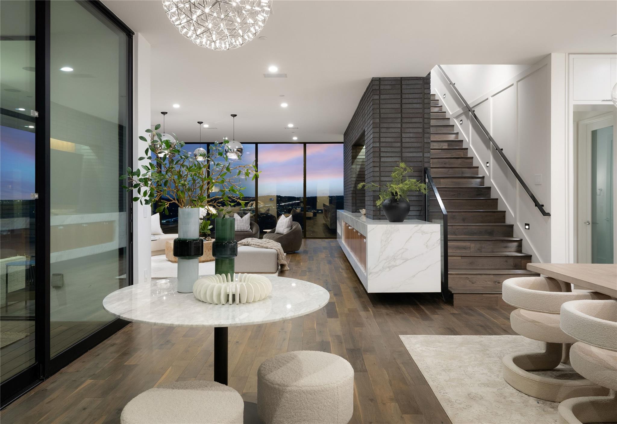 6607 W COURTYARD Dr, Austin, TX 78730