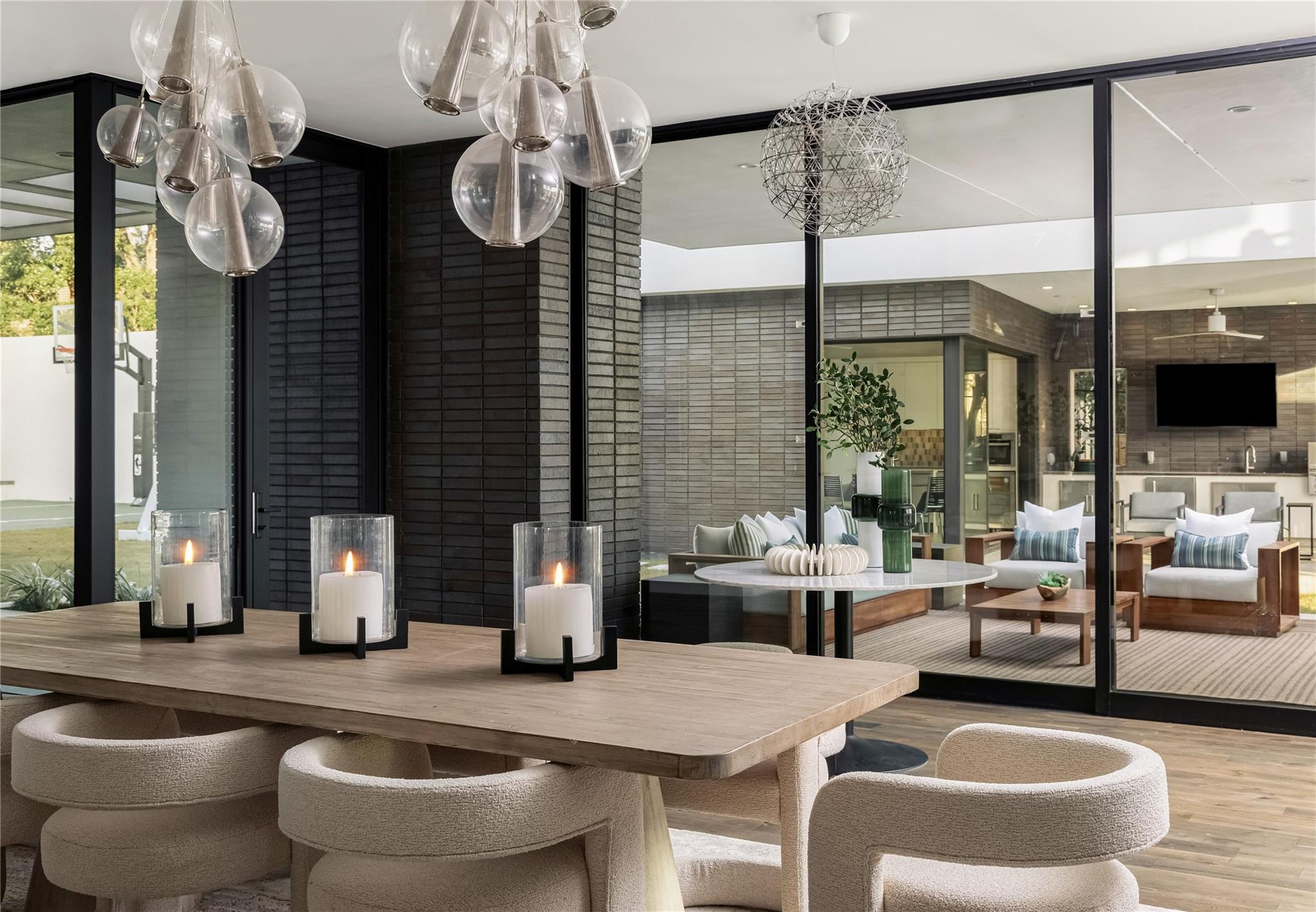 6607 W COURTYARD Dr, Austin, TX 78730