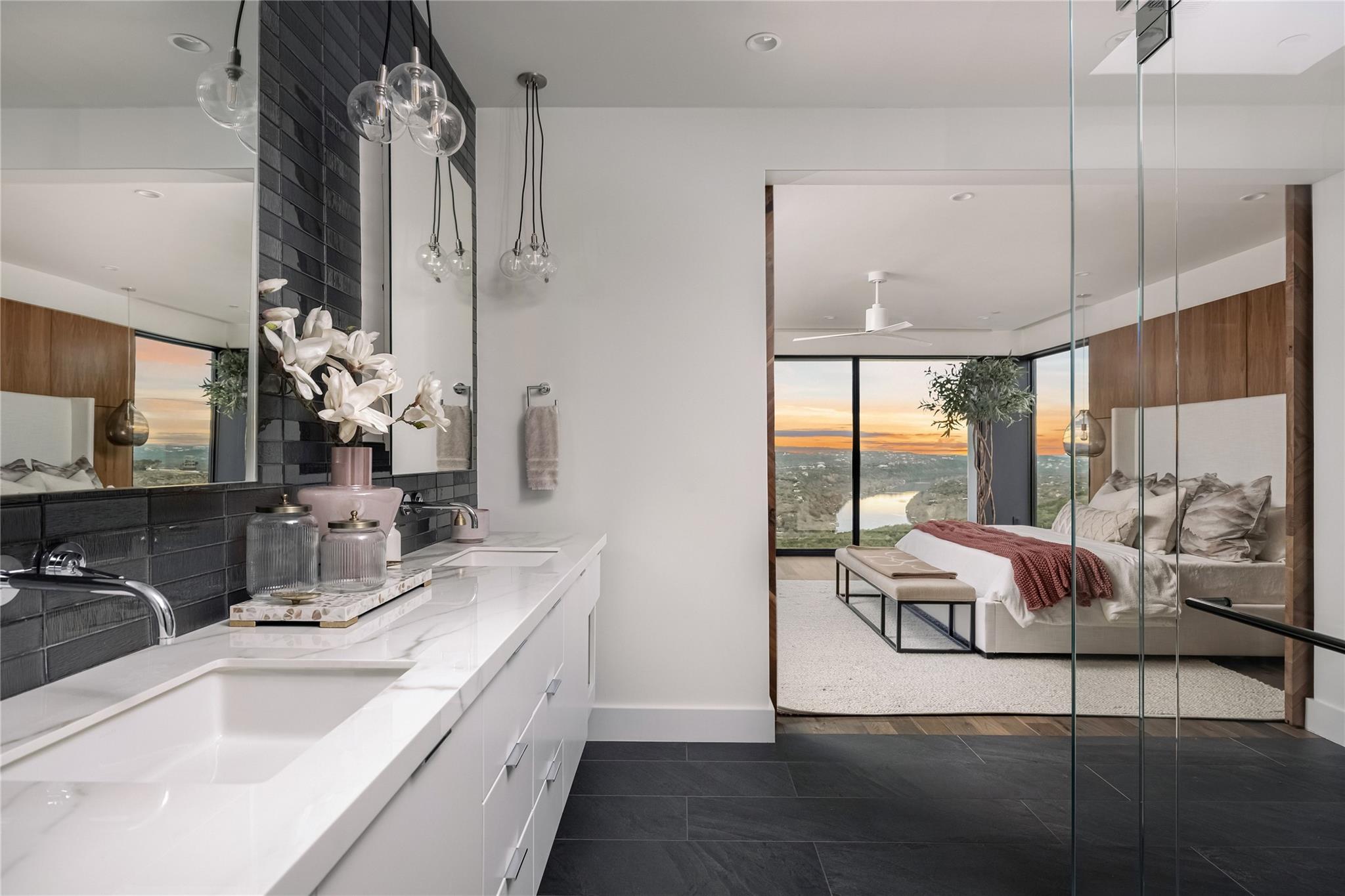 6607 W COURTYARD Dr, Austin, TX 78730