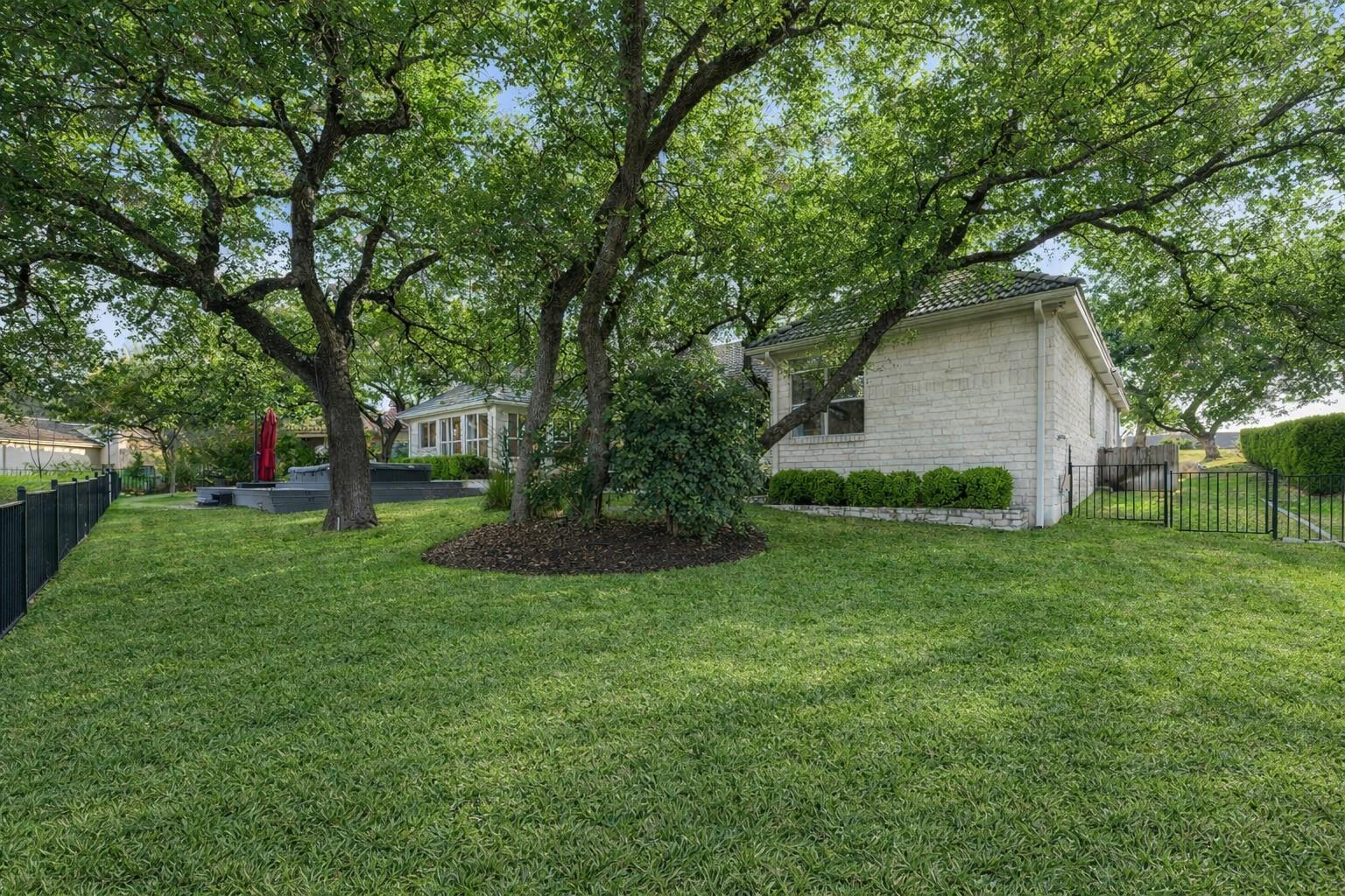 2016 Lakeway Blvd, Lakeway, TX 78734