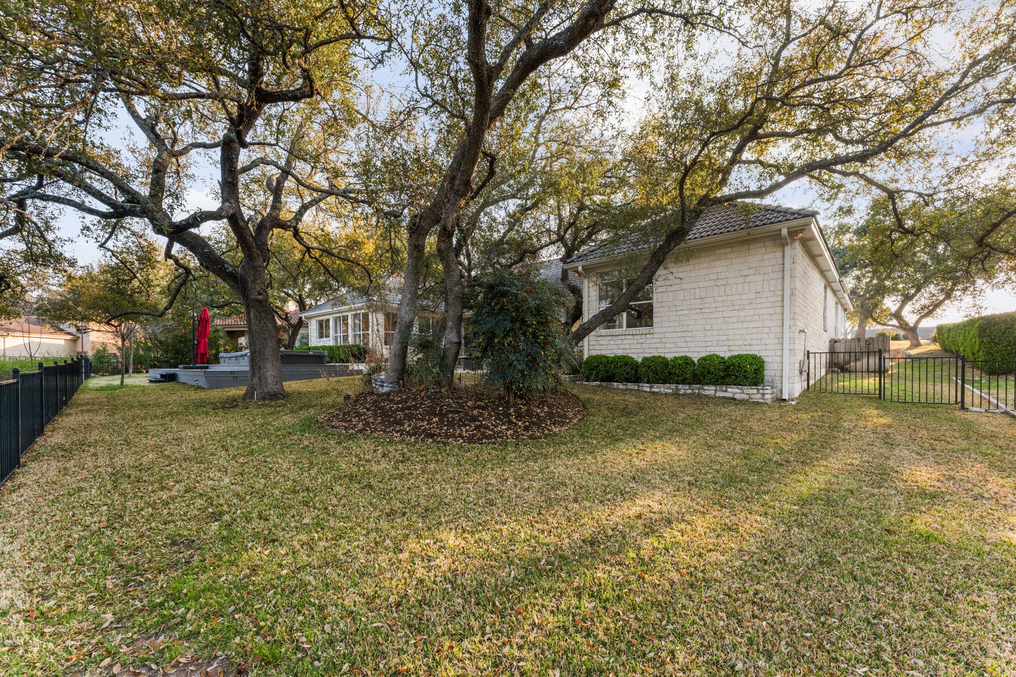 2016 Lakeway Blvd, Lakeway, TX 78734