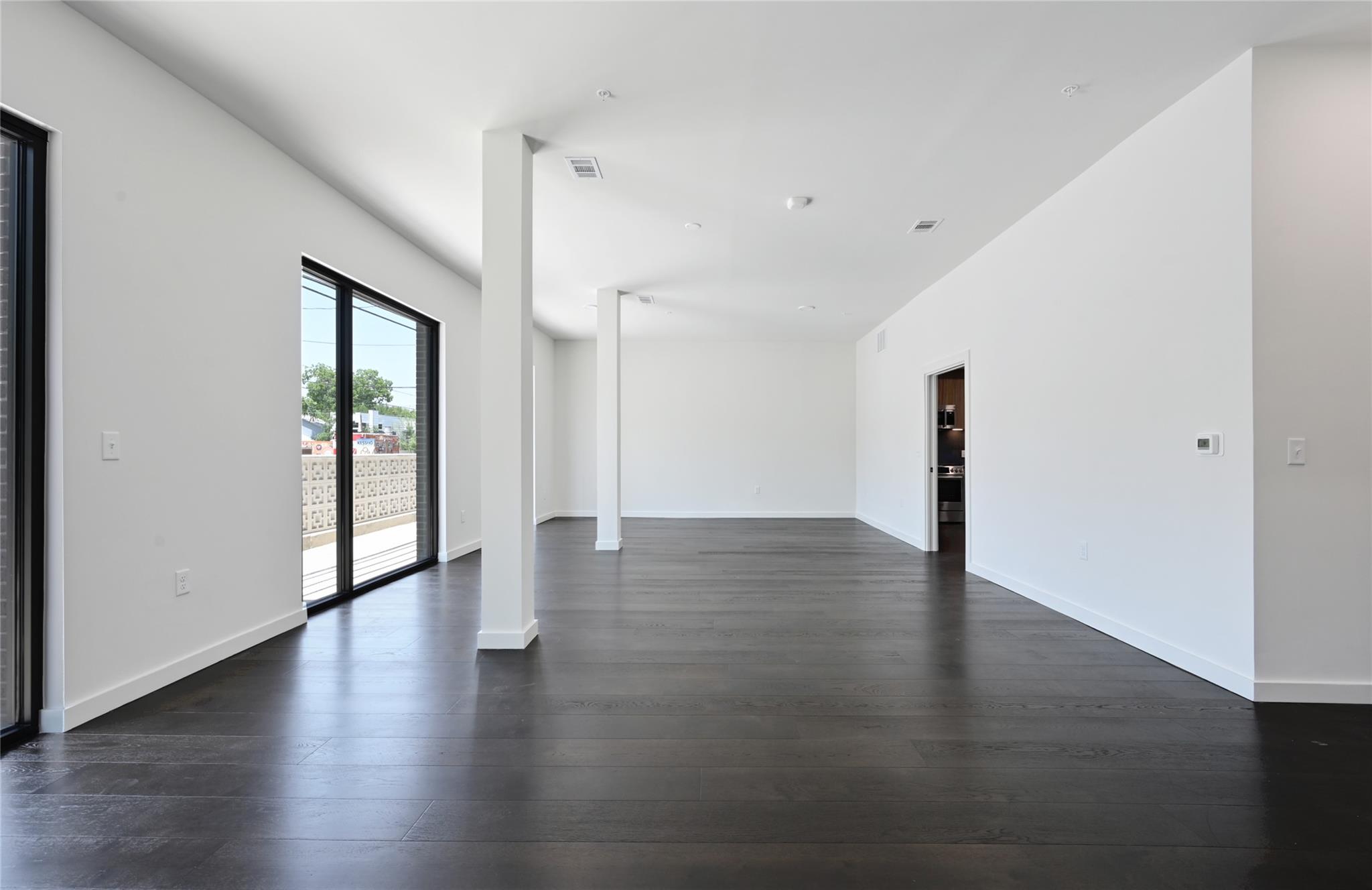 2209 S 1st St # 107, Austin, TX 78704