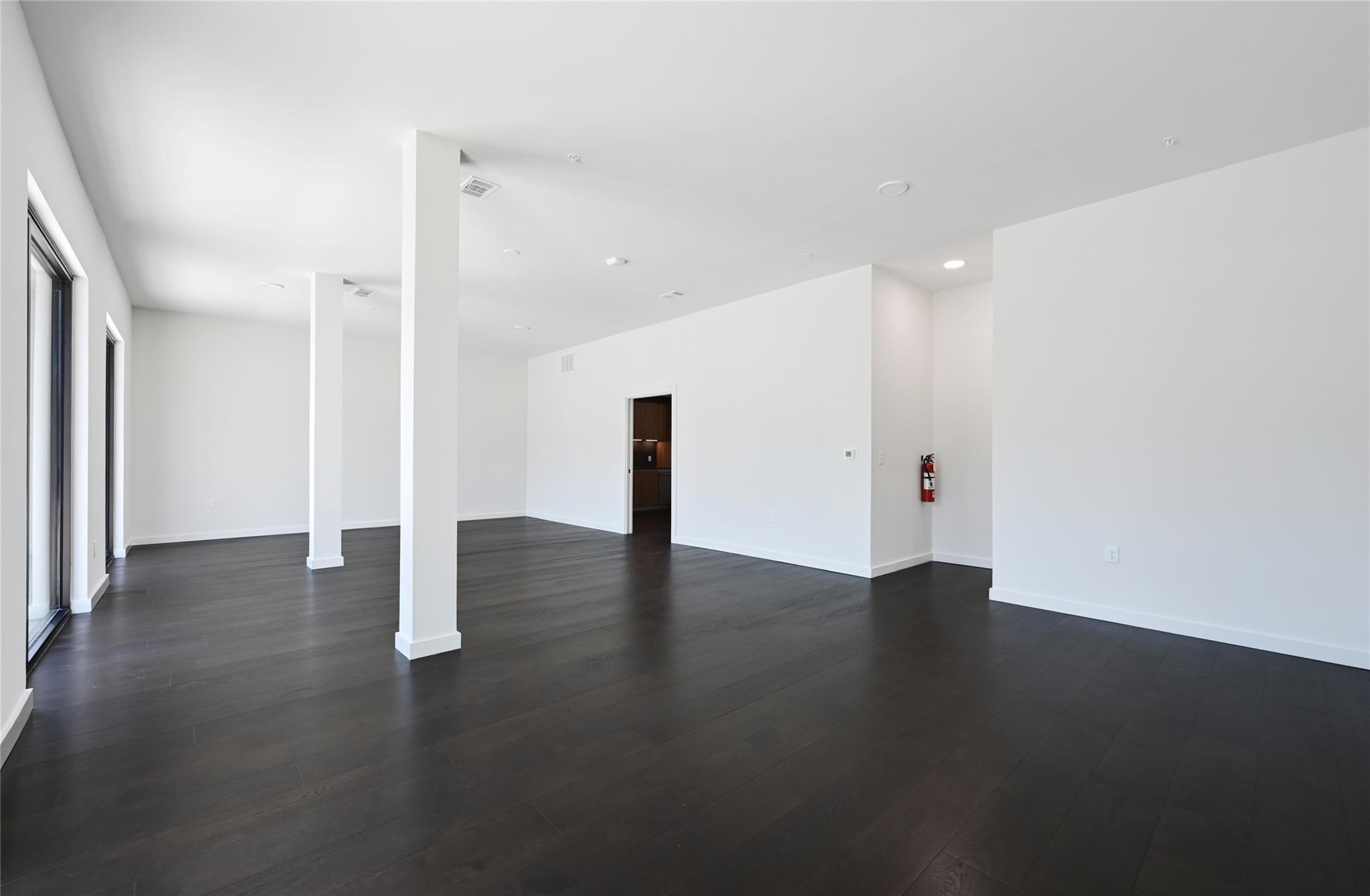 2209 S 1st St # 107, Austin, TX 78704