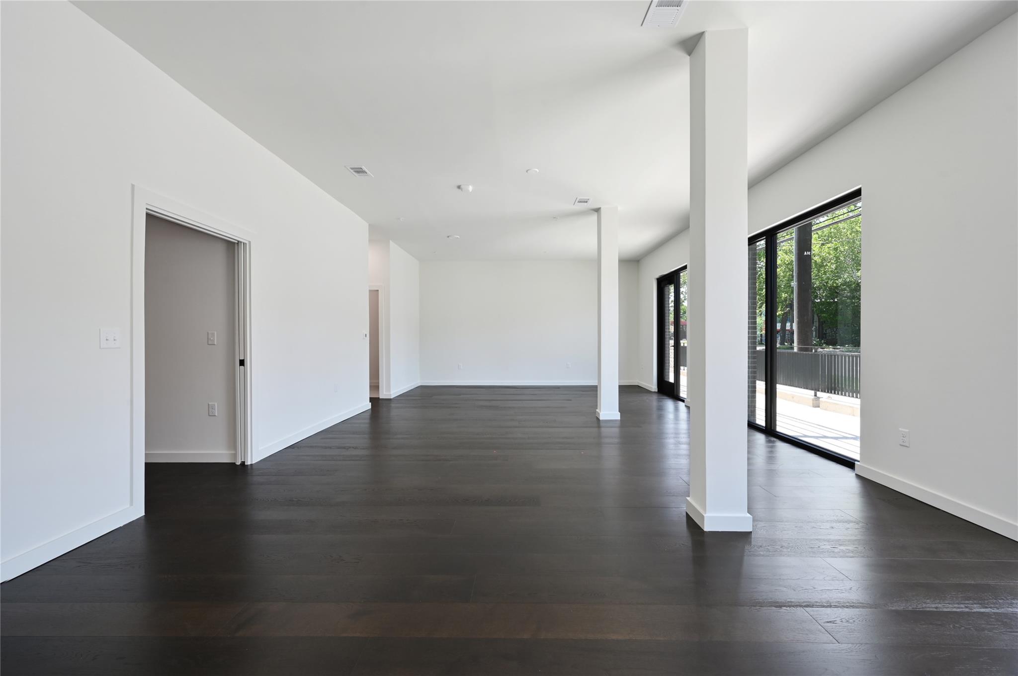 2209 S 1st St # 107, Austin, TX 78704