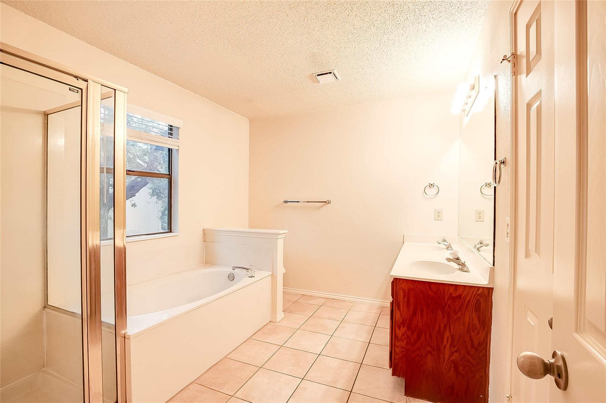 6914 Dallas Dr, Austin, TX 78729