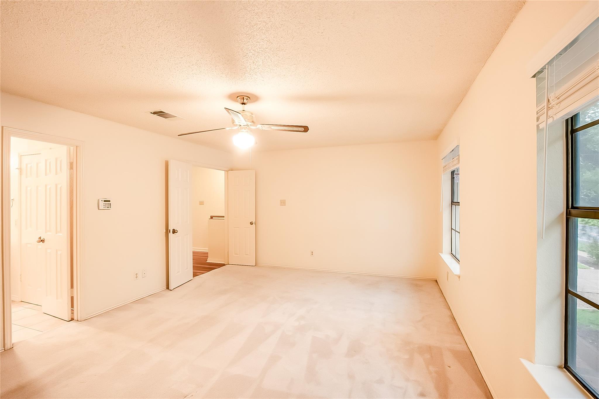 6914 Dallas Dr, Austin, TX 78729