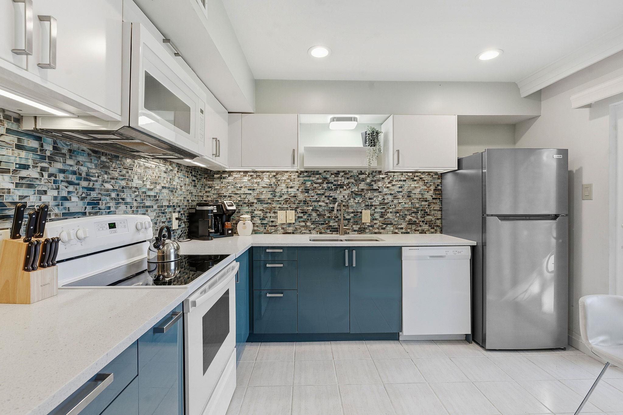 112 World Of Tennis Sq, Lakeway, TX 78738