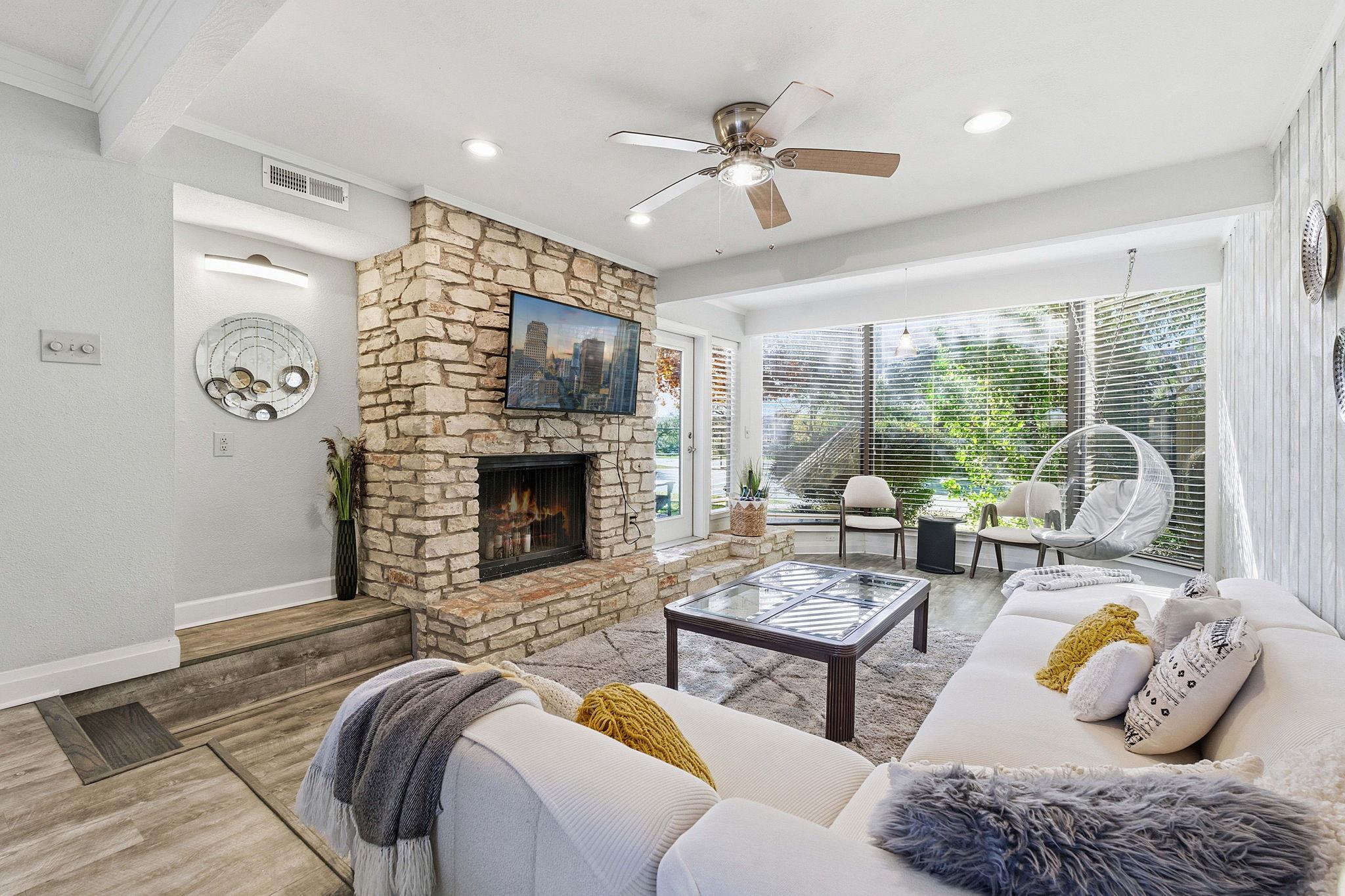 112 World Of Tennis Sq, Lakeway, TX 78738