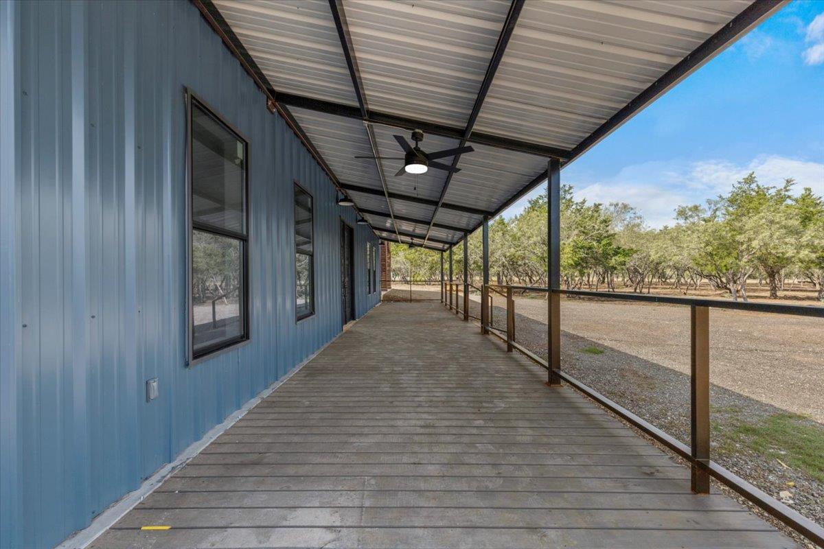 4926 W Old Lockhart Rd, Muldoon, TX 78949