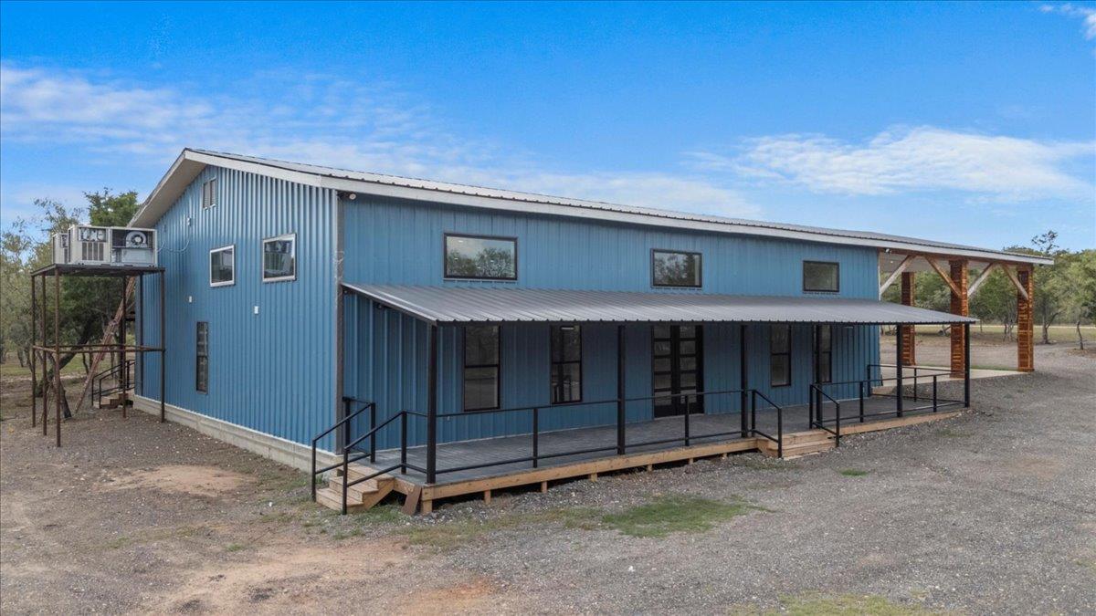 4926 W Old Lockhart Rd, Muldoon, TX 78949