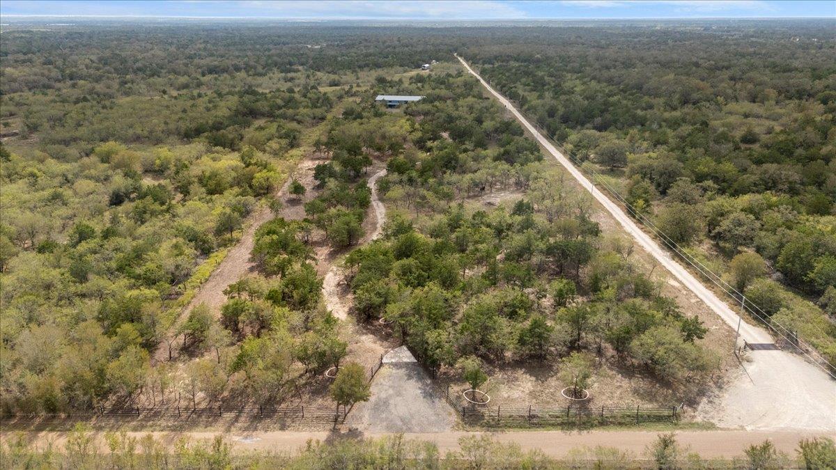 4926 W Old Lockhart Rd, Muldoon, TX 78949