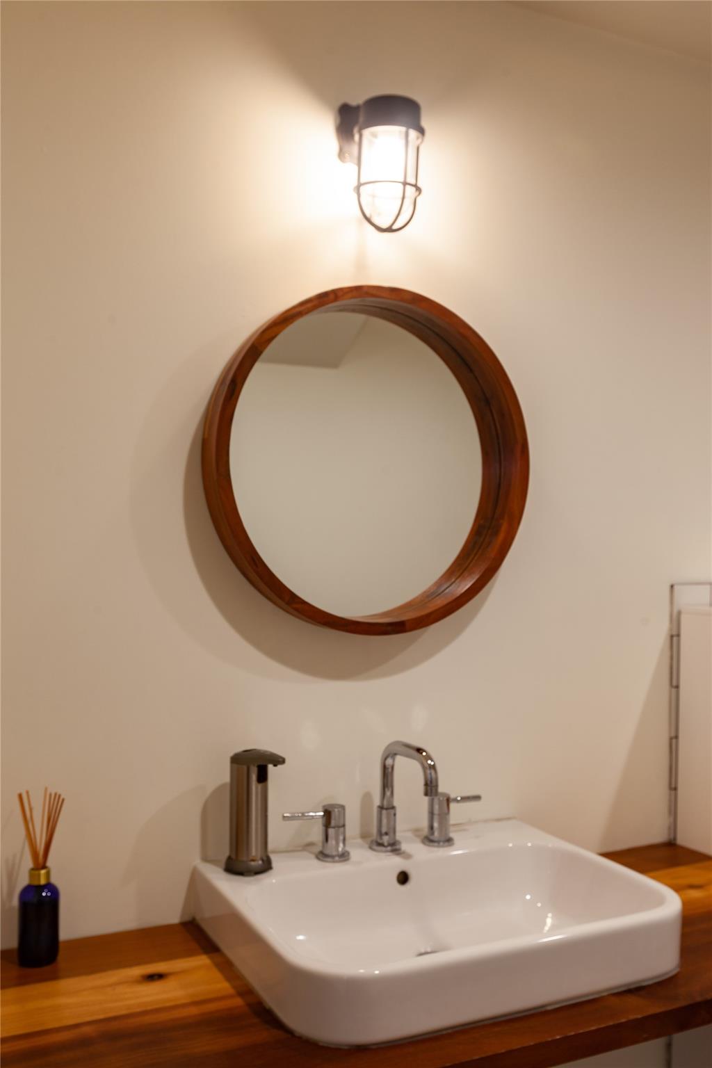 111 East St, Hutto, TX 78634