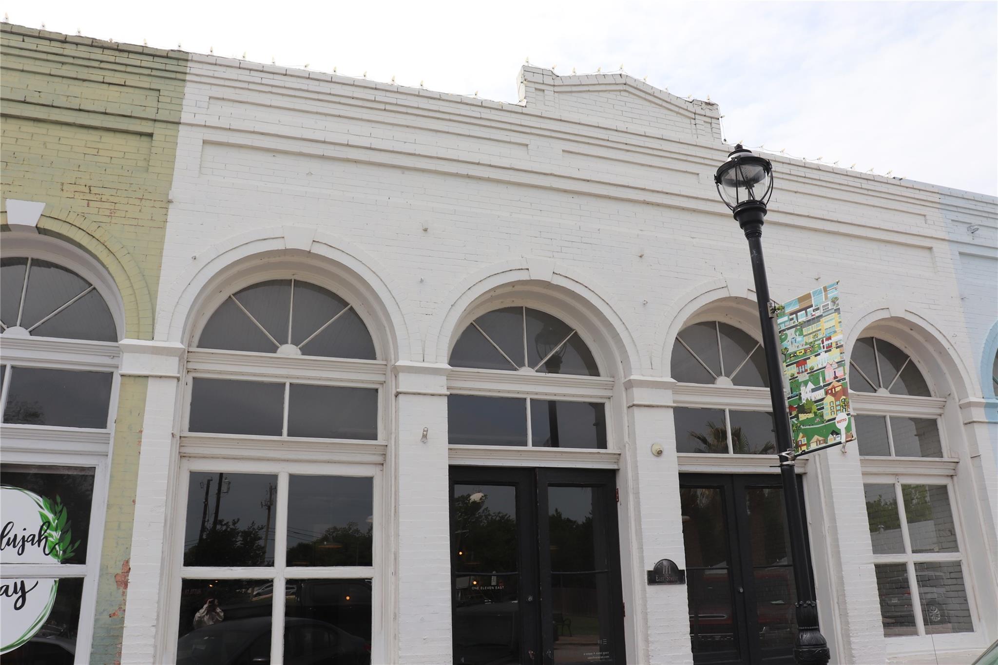 111 East St, Hutto, TX 78634