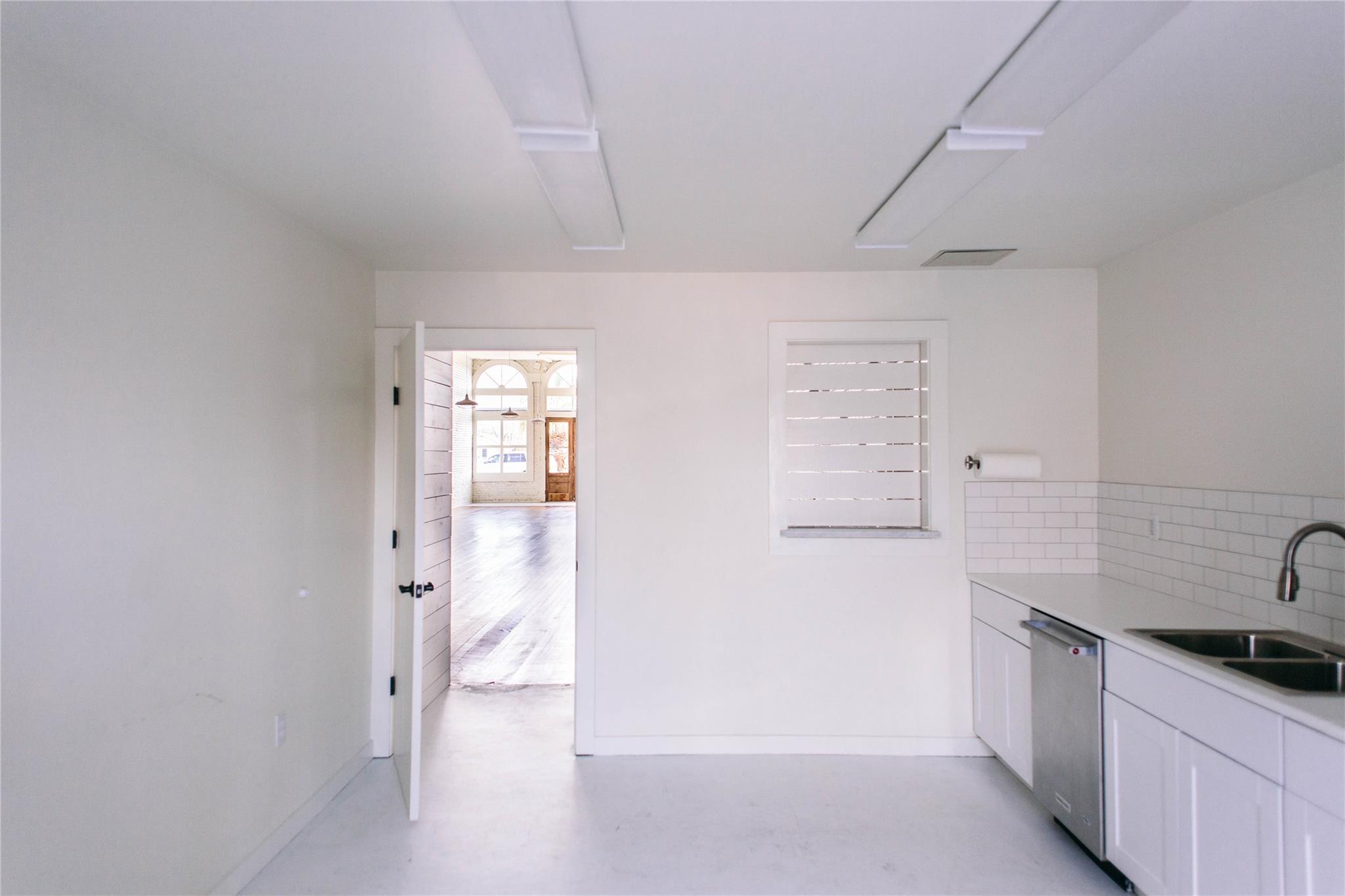 111 East St, Hutto, TX 78634