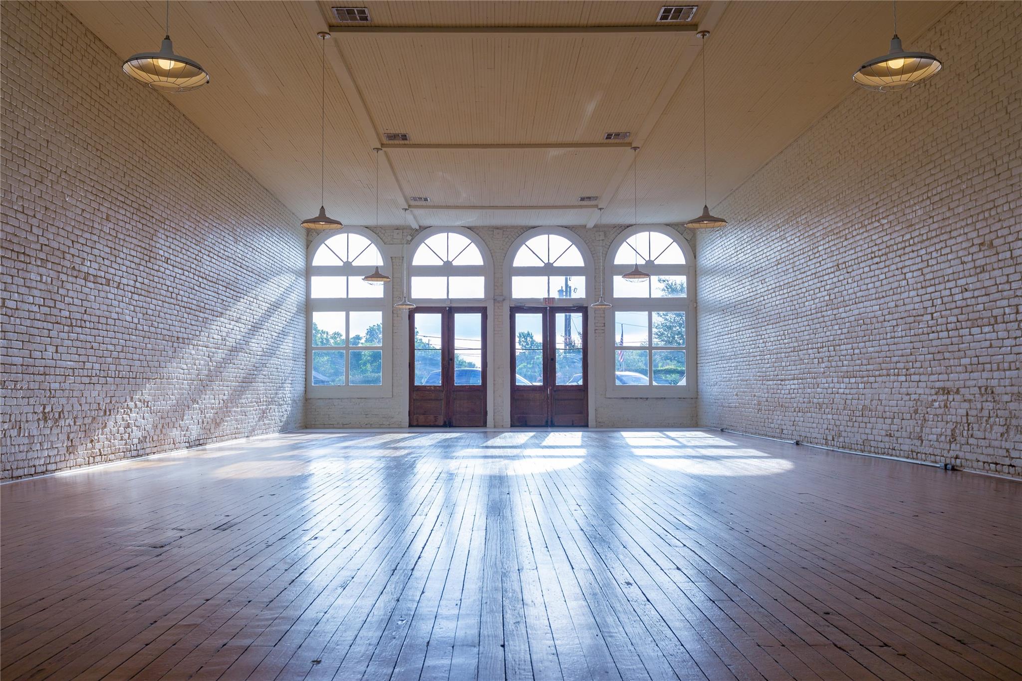 111 East St, Hutto, TX 78634