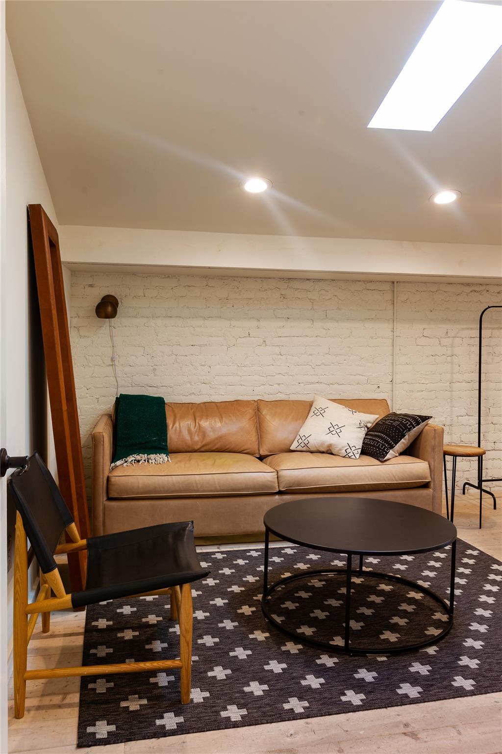 111 East St, Hutto, TX 78634