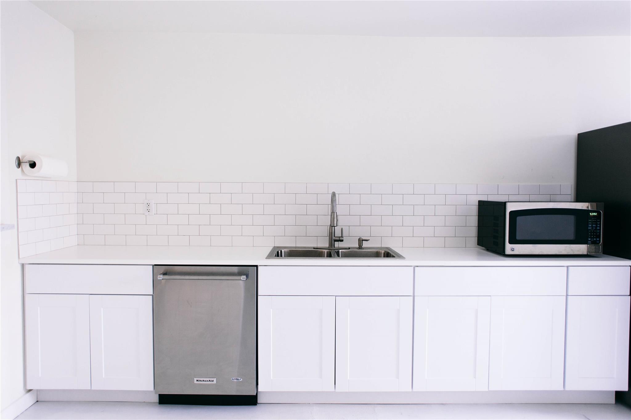 111 East St, Hutto, TX 78634