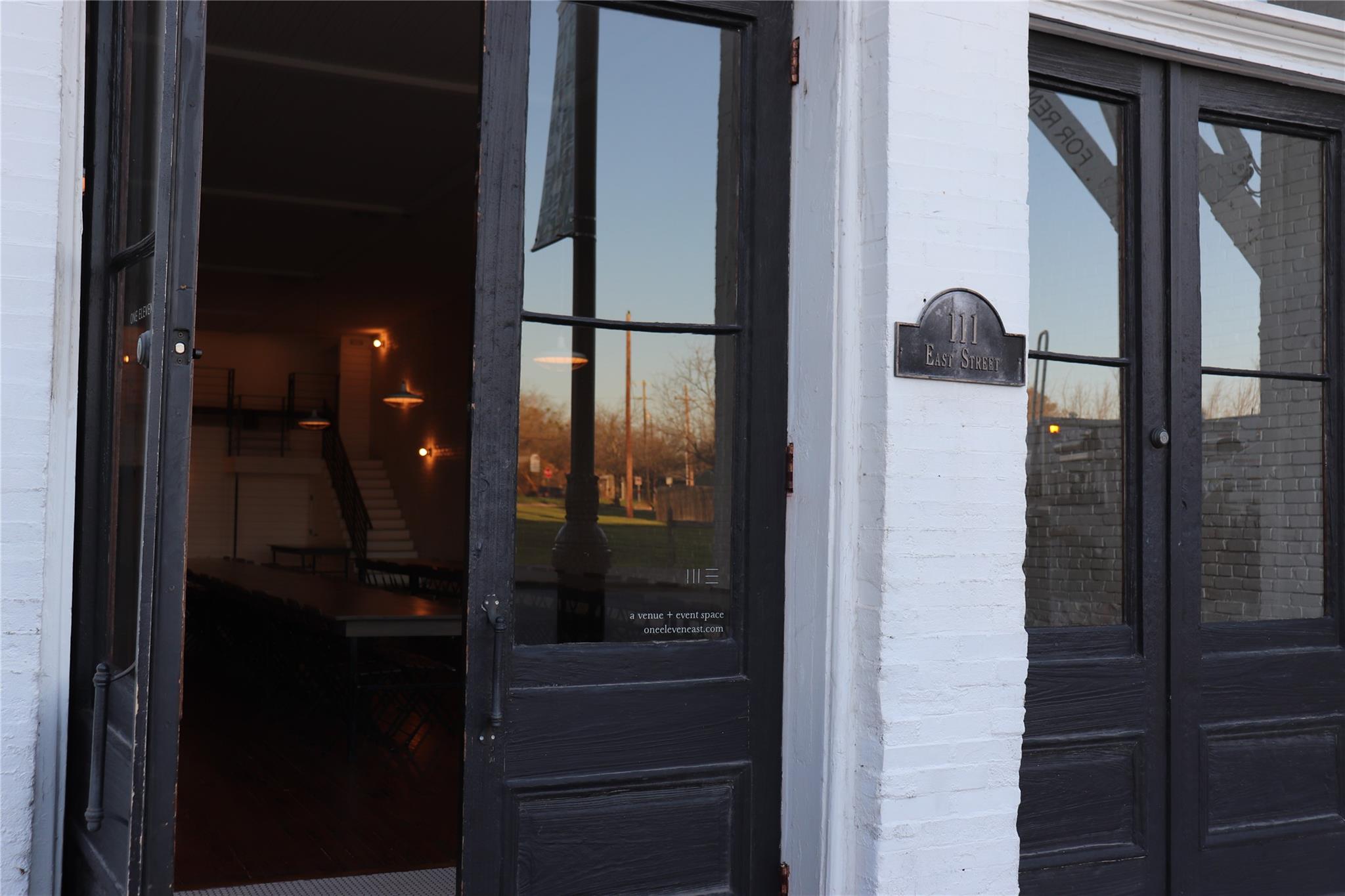 111 East St, Hutto, TX 78634