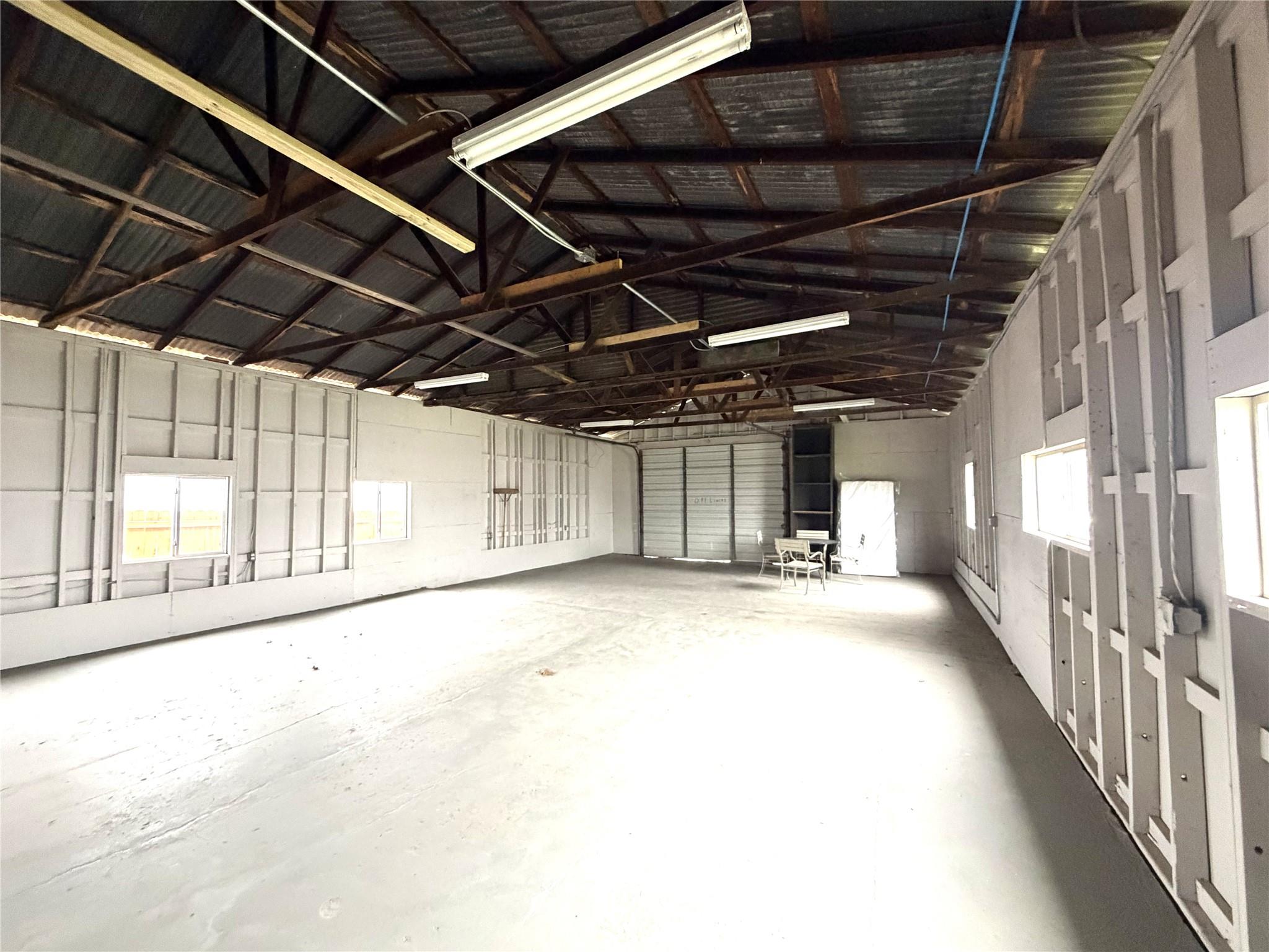 1541 E Pierce St, Luling, TX 78648