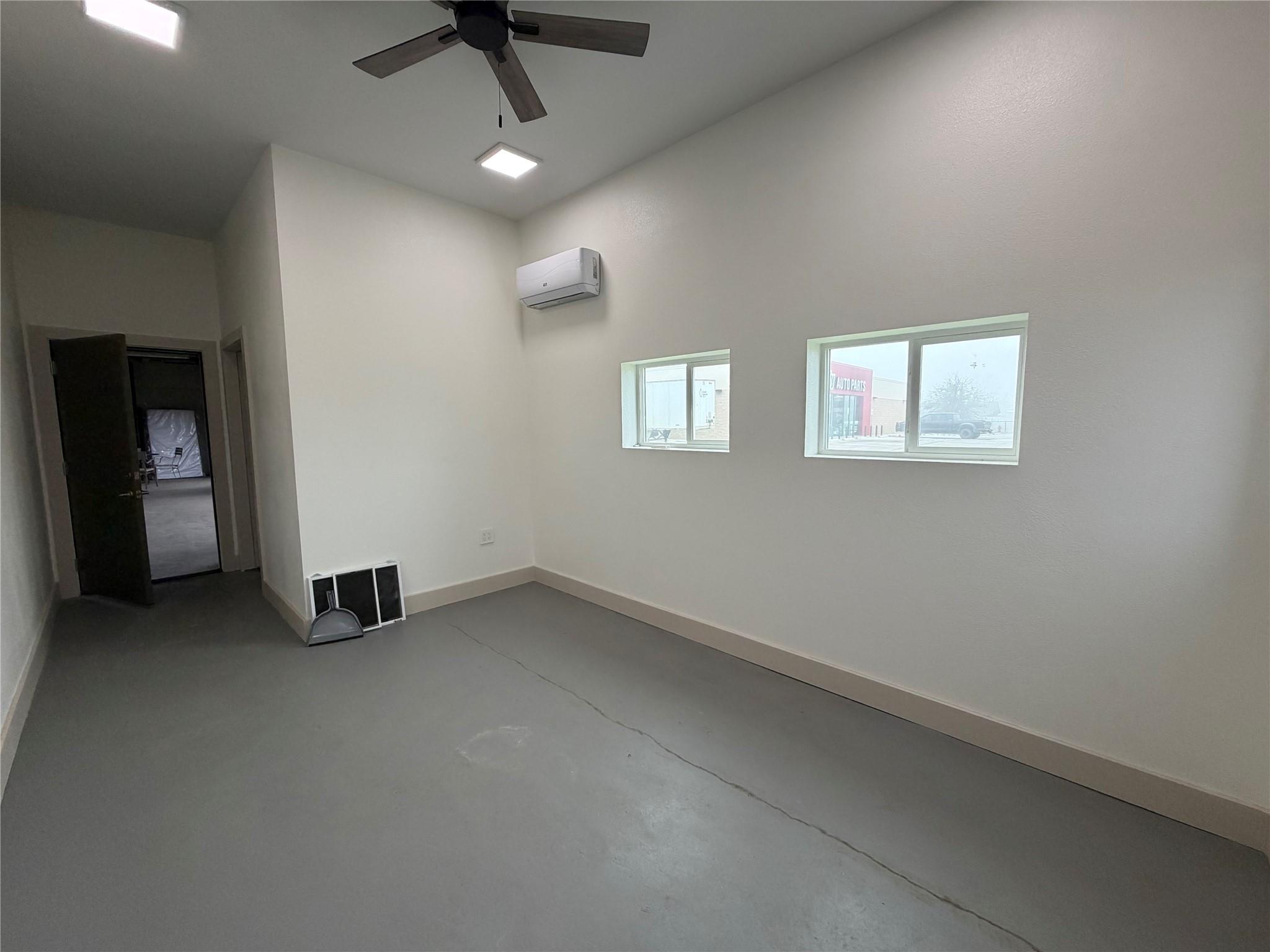 1541 E Pierce St, Luling, TX 78648