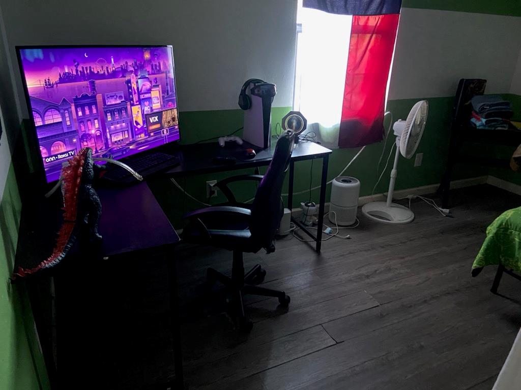 270 Roy Hall Dr, Cleveland, TX 77328