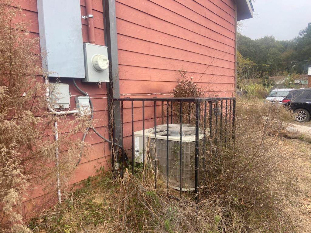 270 Roy Hall Dr, Cleveland, TX 77328