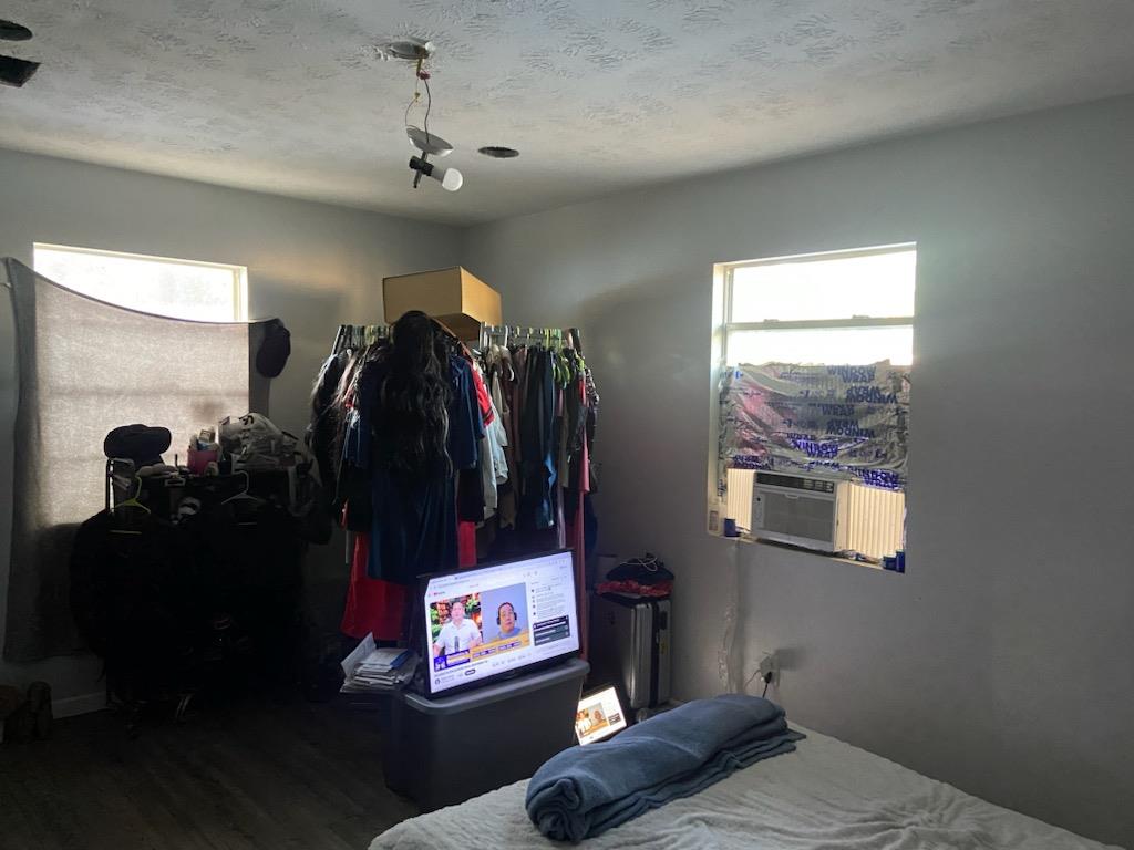 270 Roy Hall Dr, Cleveland, TX 77328