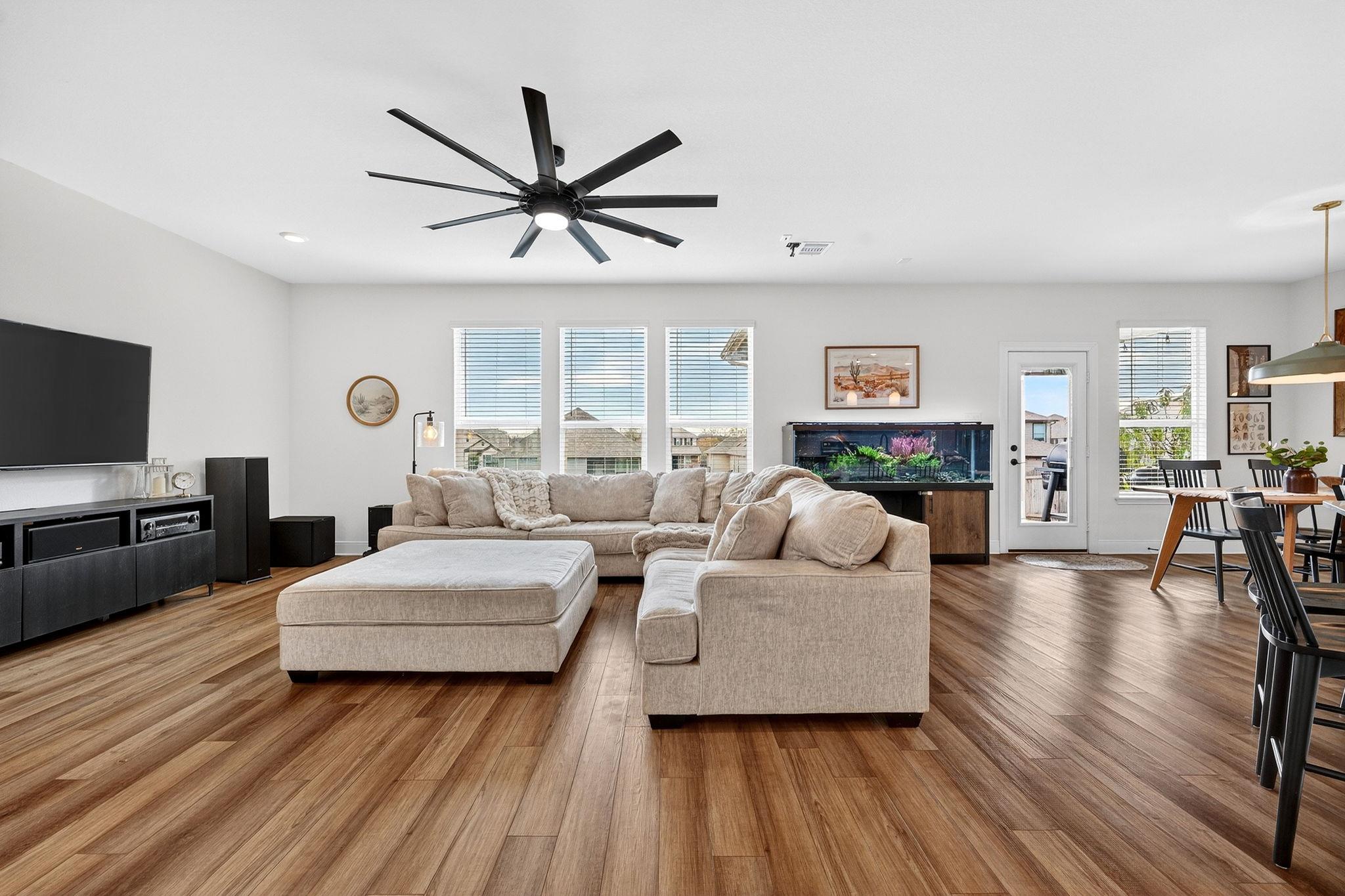 180 Kennicott Dr, Kyle, TX 78640