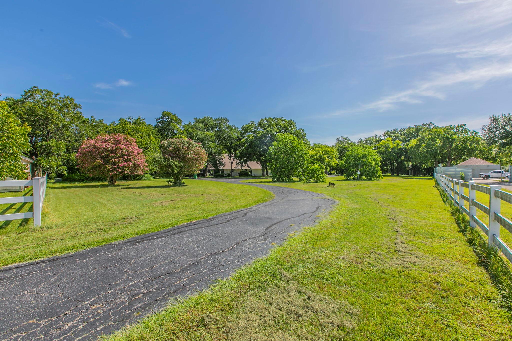 1905 Great Oaks Dr, Round Rock, TX 78681