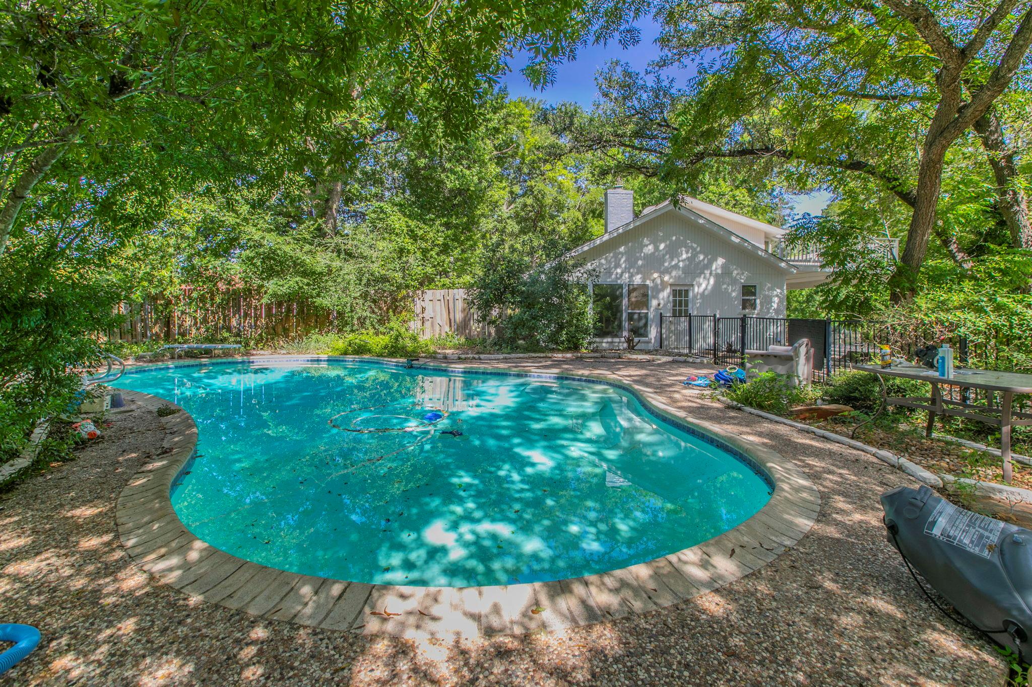 1905 Great Oaks Dr, Round Rock, TX 78681