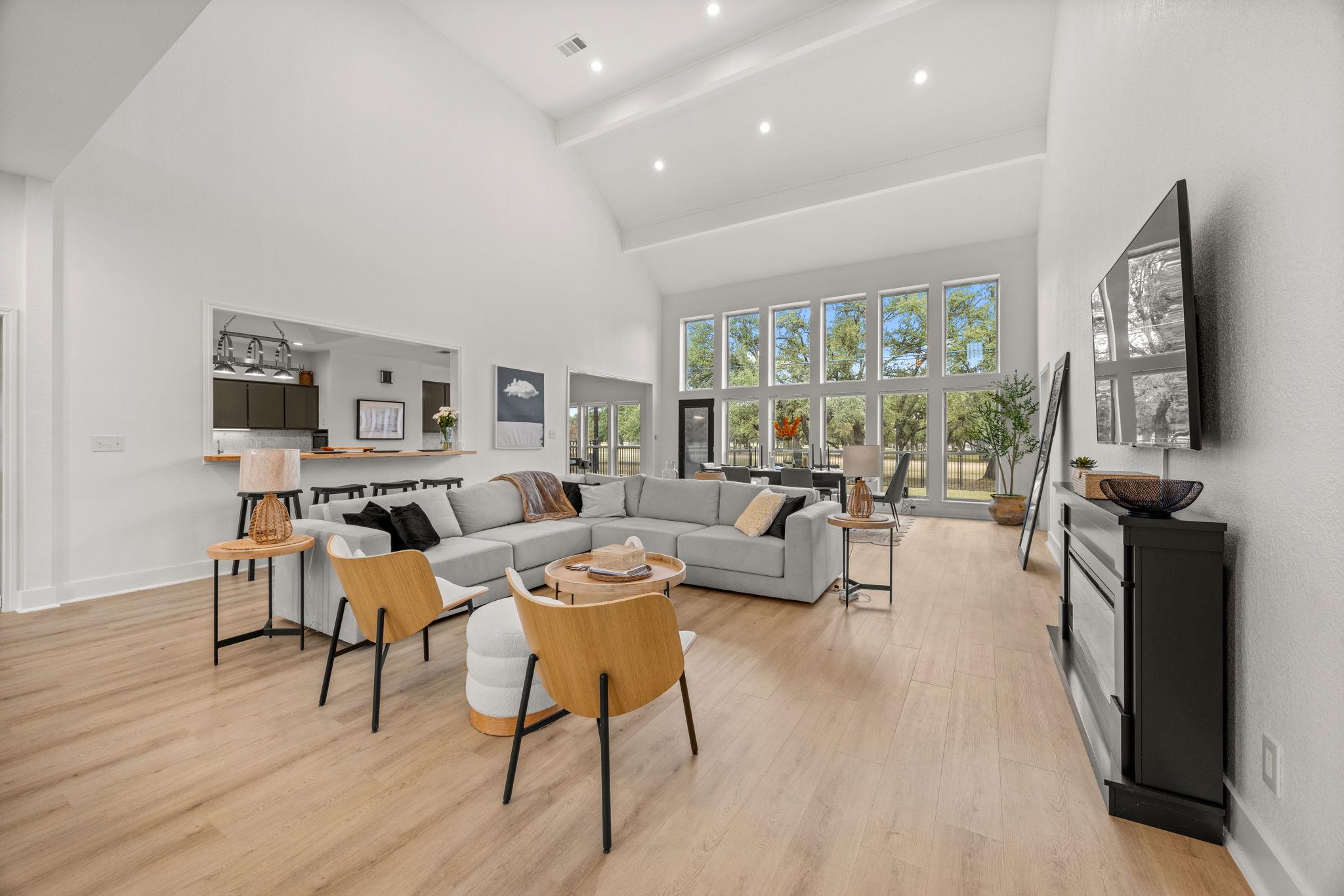 8708 Balcones Club Dr, Austin, TX 78750