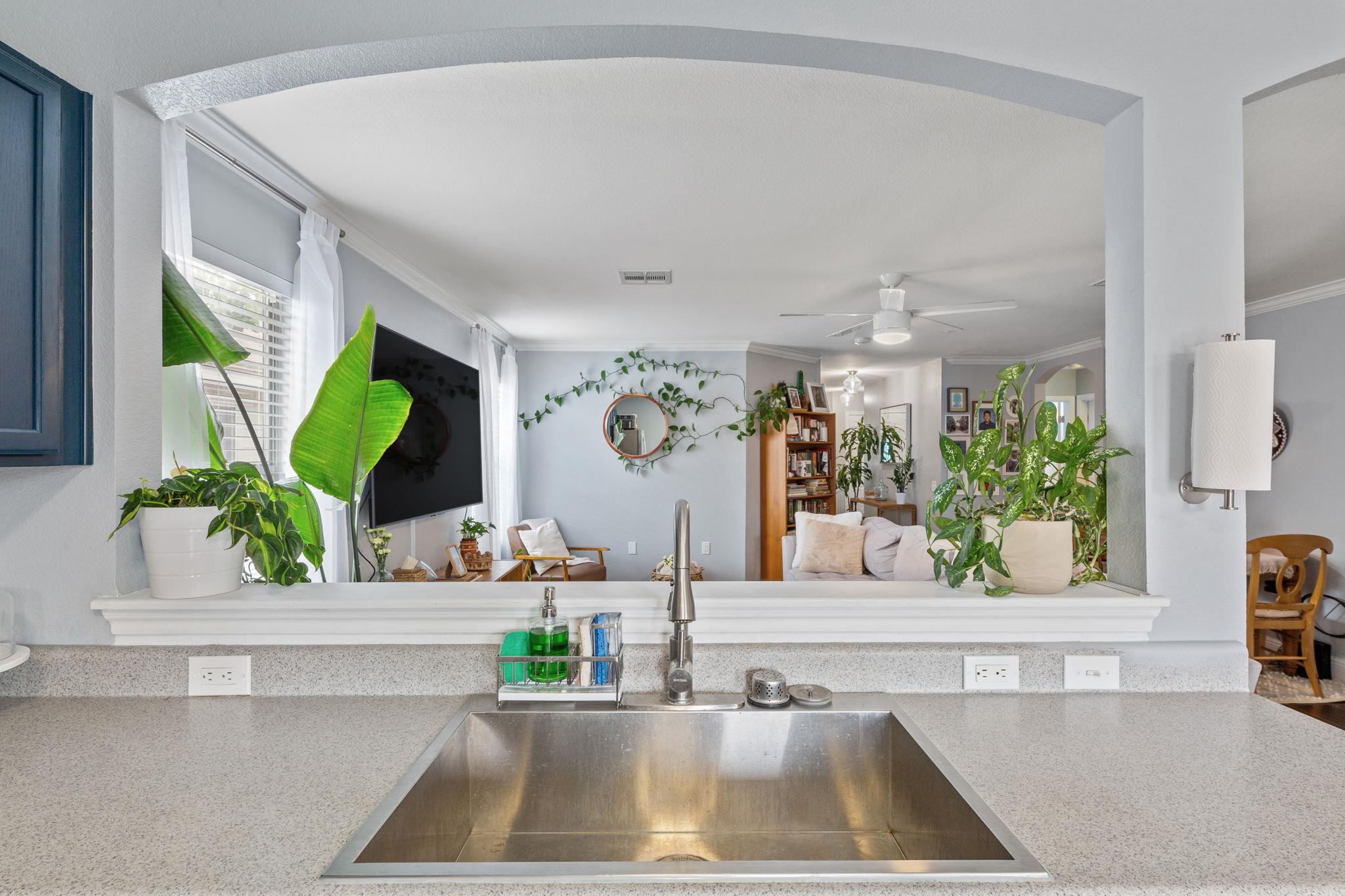 12616 Sky Harbor Dr, Del Valle, TX 78617