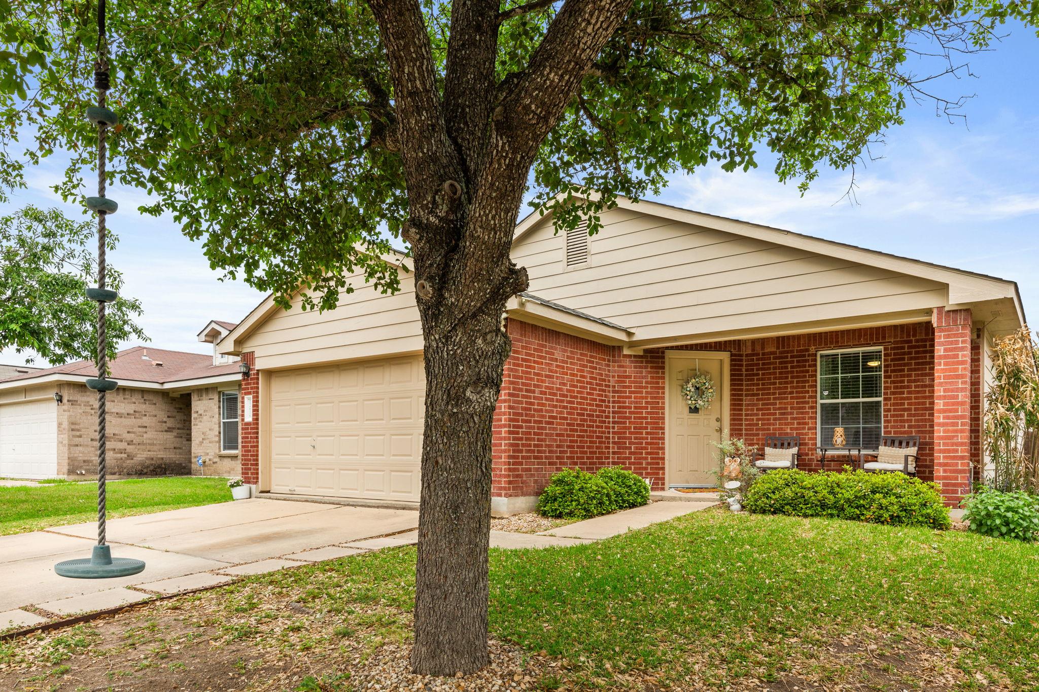 12616 Sky Harbor Dr, Del Valle, TX 78617