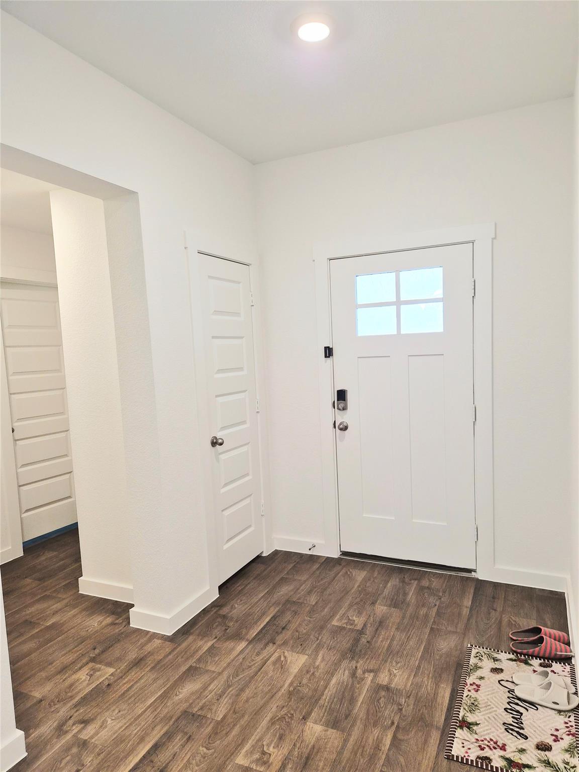 501 Elm Creek Dr, Hutto, TX 78634