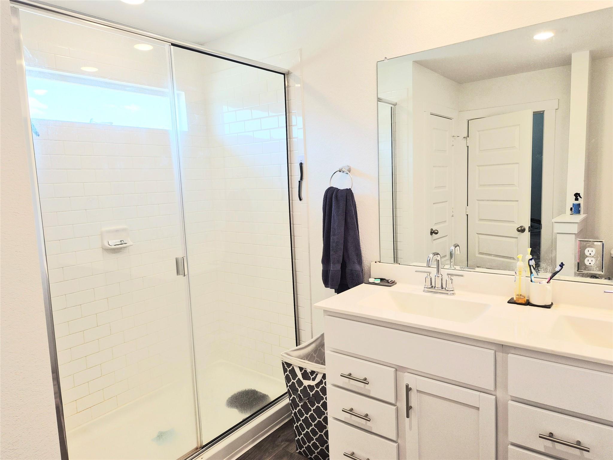 501 Elm Creek Dr, Hutto, TX 78634