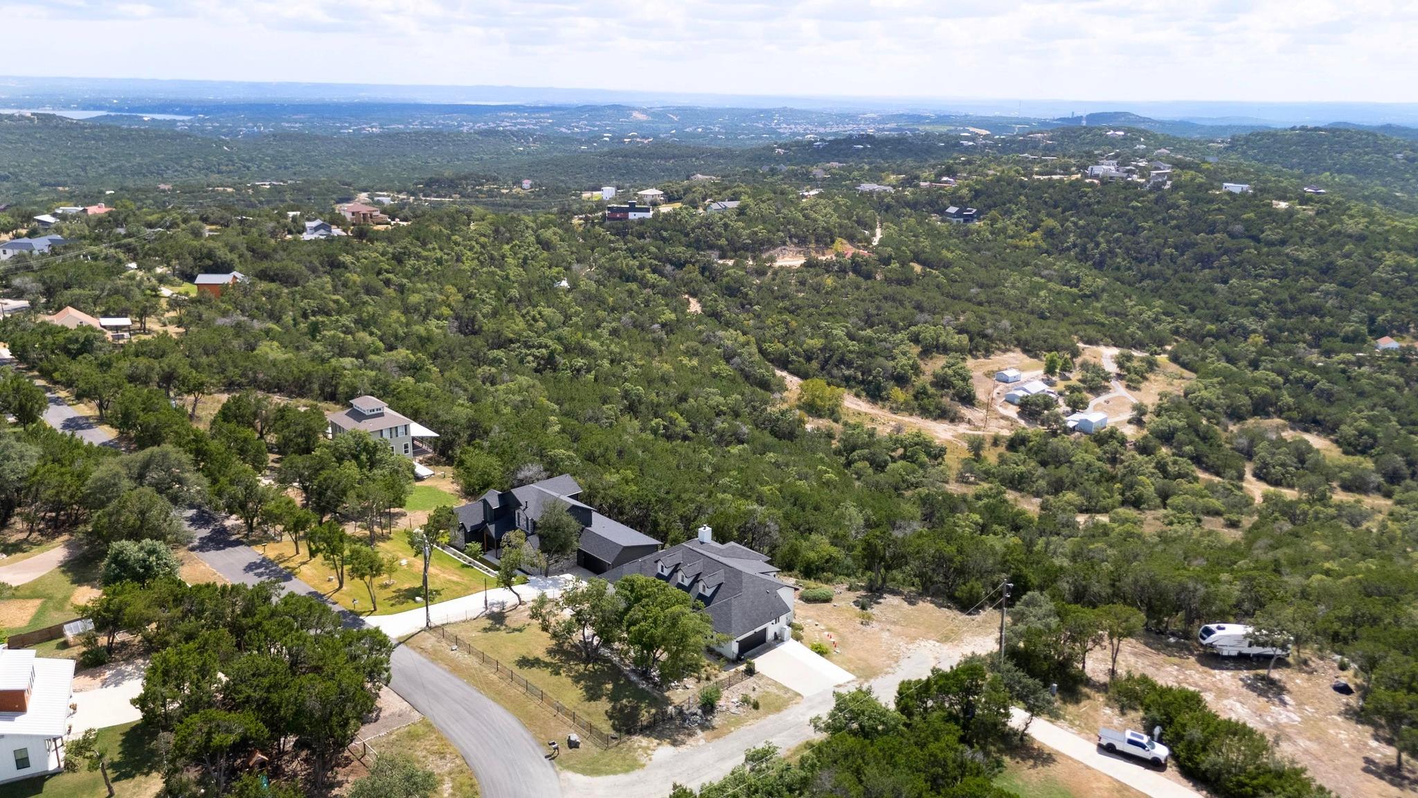 9008 Hobby Ln, Jonestown, TX 78645