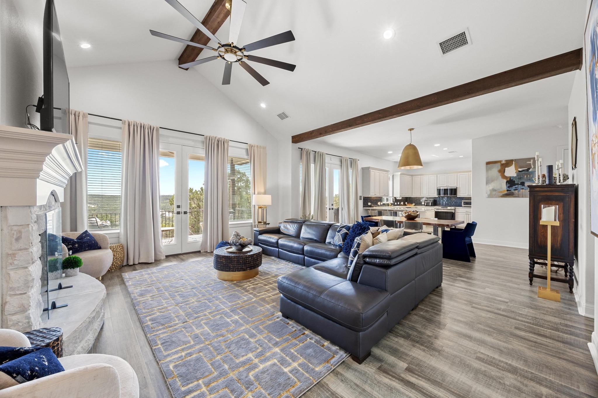 9008 Hobby Ln, Jonestown, TX 78645