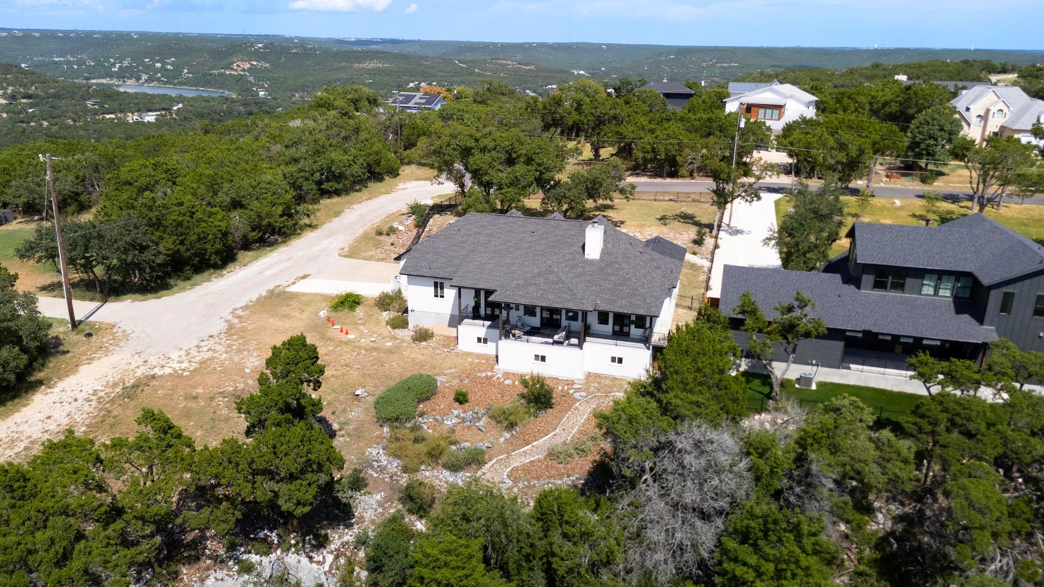 9008 Hobby Ln, Jonestown, TX 78645