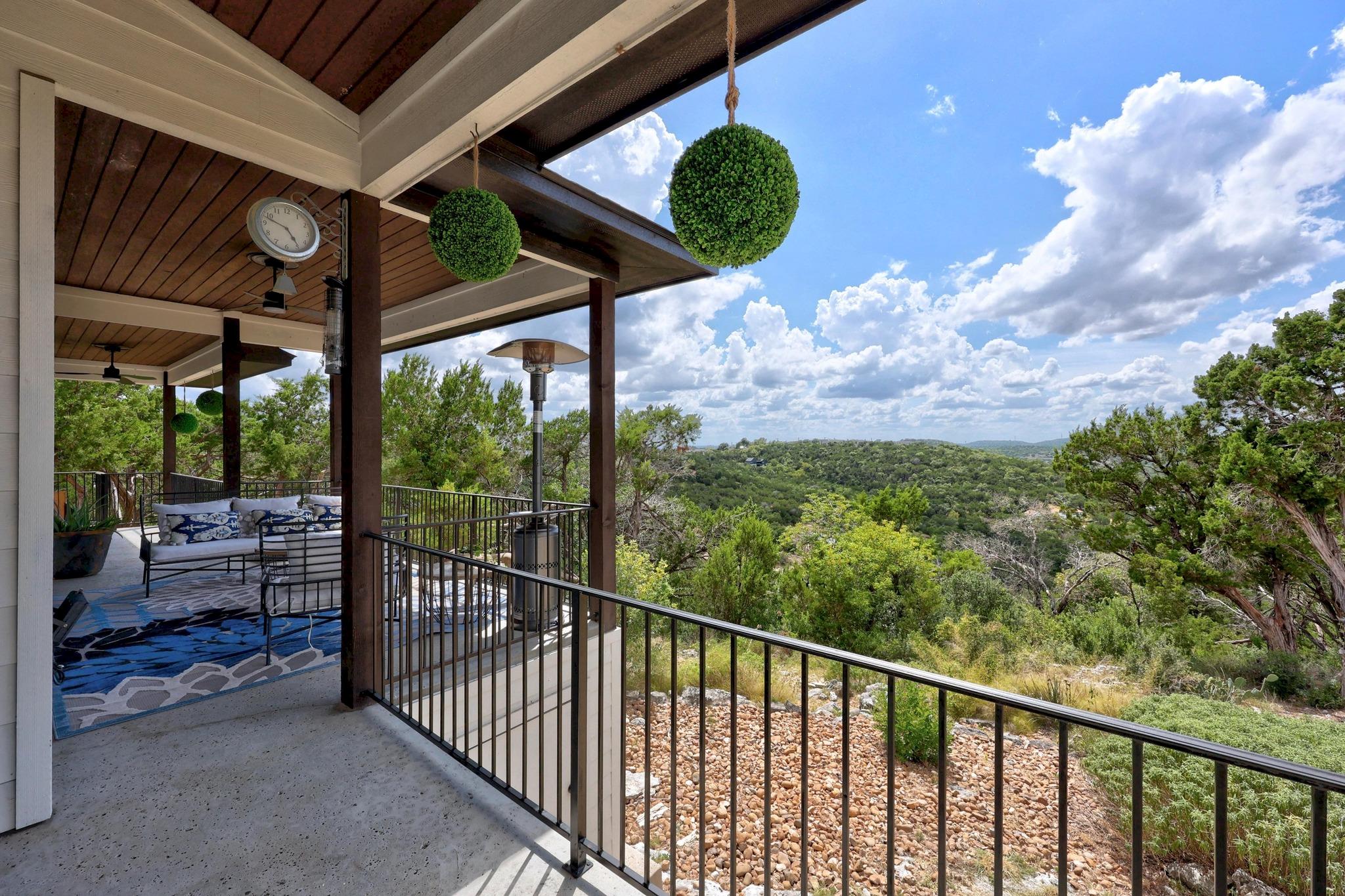 9008 Hobby Ln, Jonestown, TX 78645